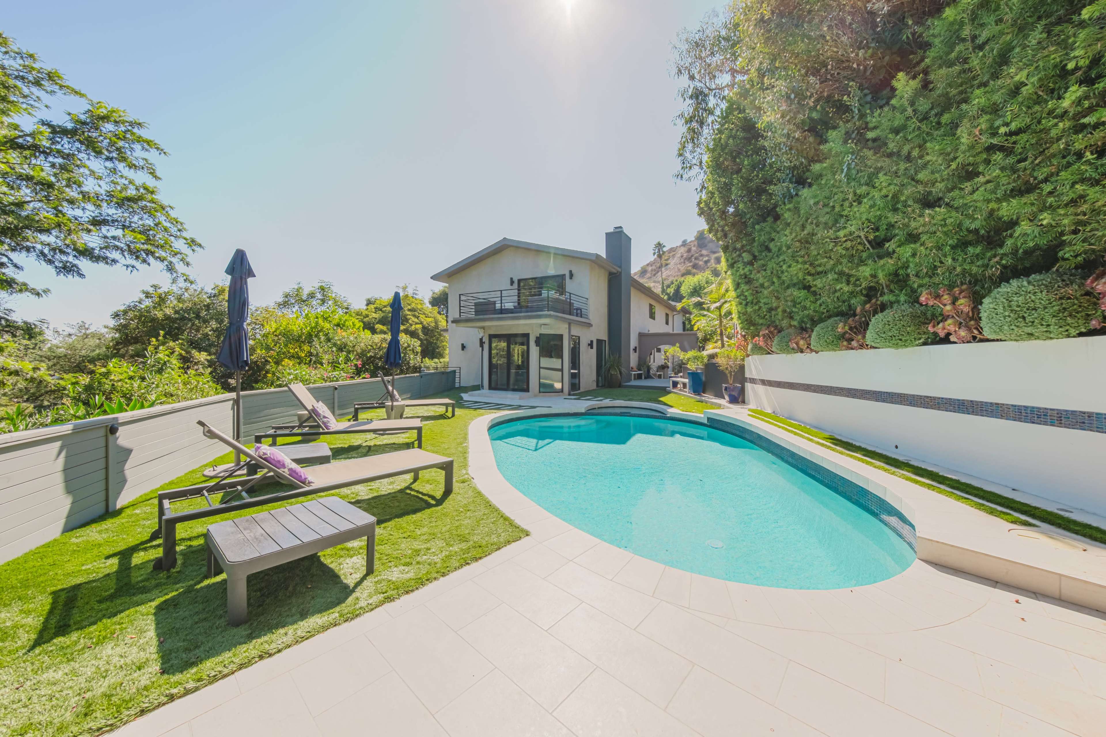 MODERN OASIS WITH ARTISTIC TOUCHES Image in Beverly Crest, Beverly Hills, CA