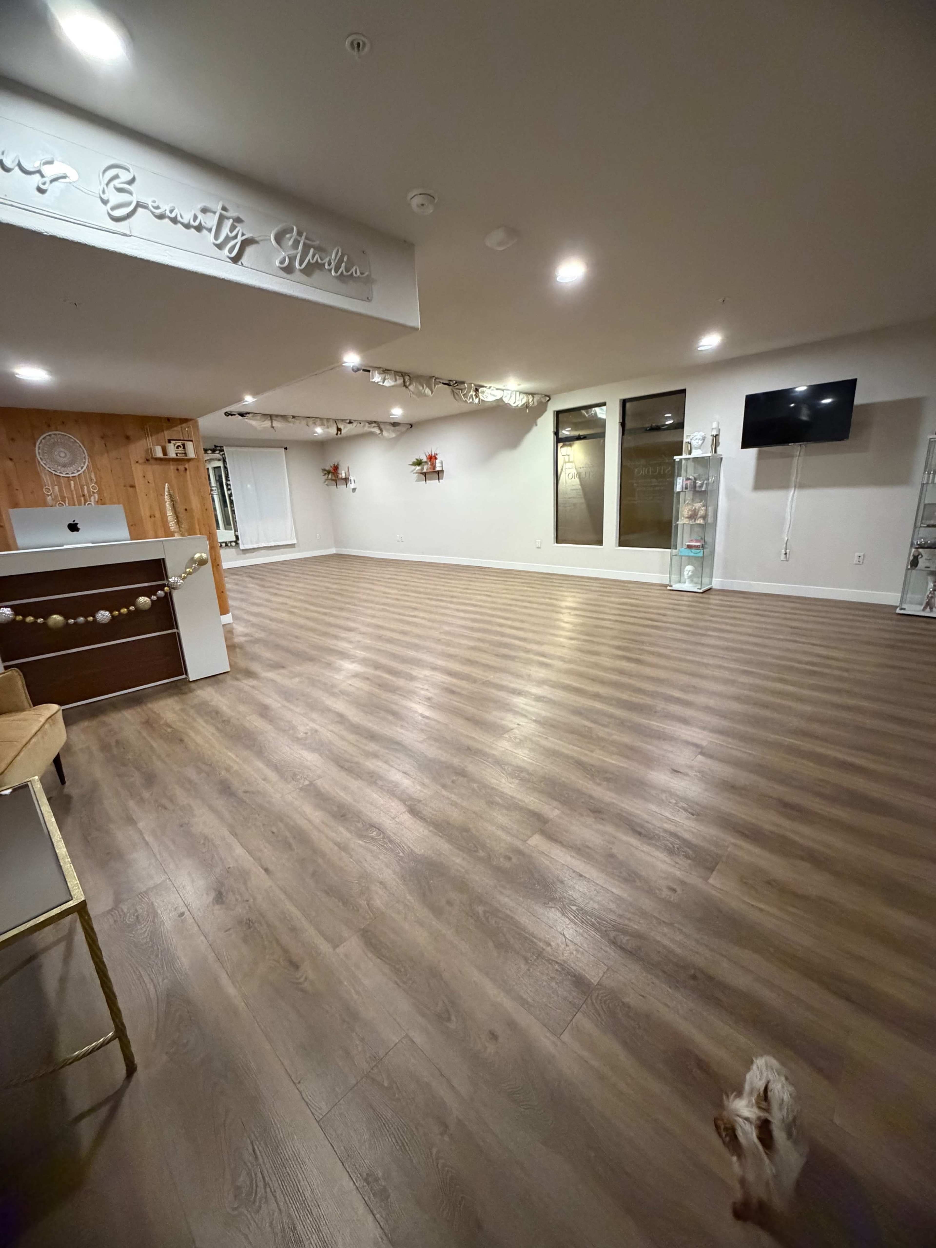 Luxury Beachside Studio for Chic Meetings & Creative Sessions Image in Ventura, ventura, CA