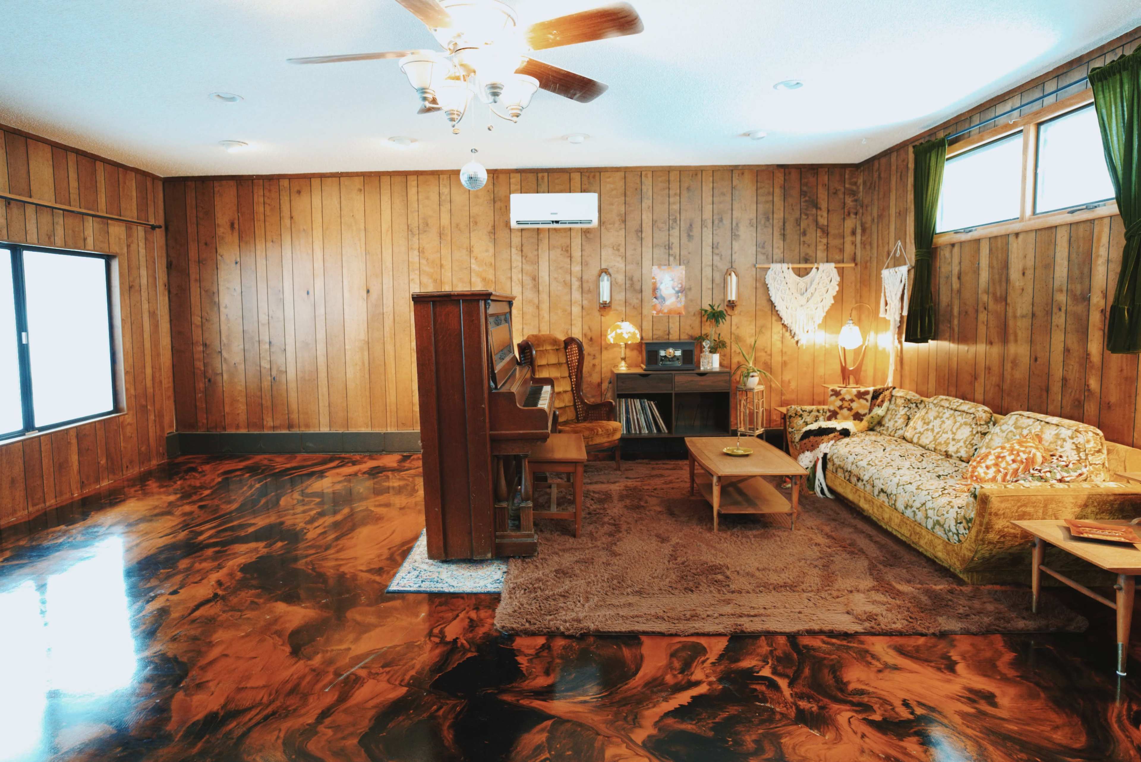 Retro 70s Space Just Outside of Nashville Image in , Pleasant View, TN