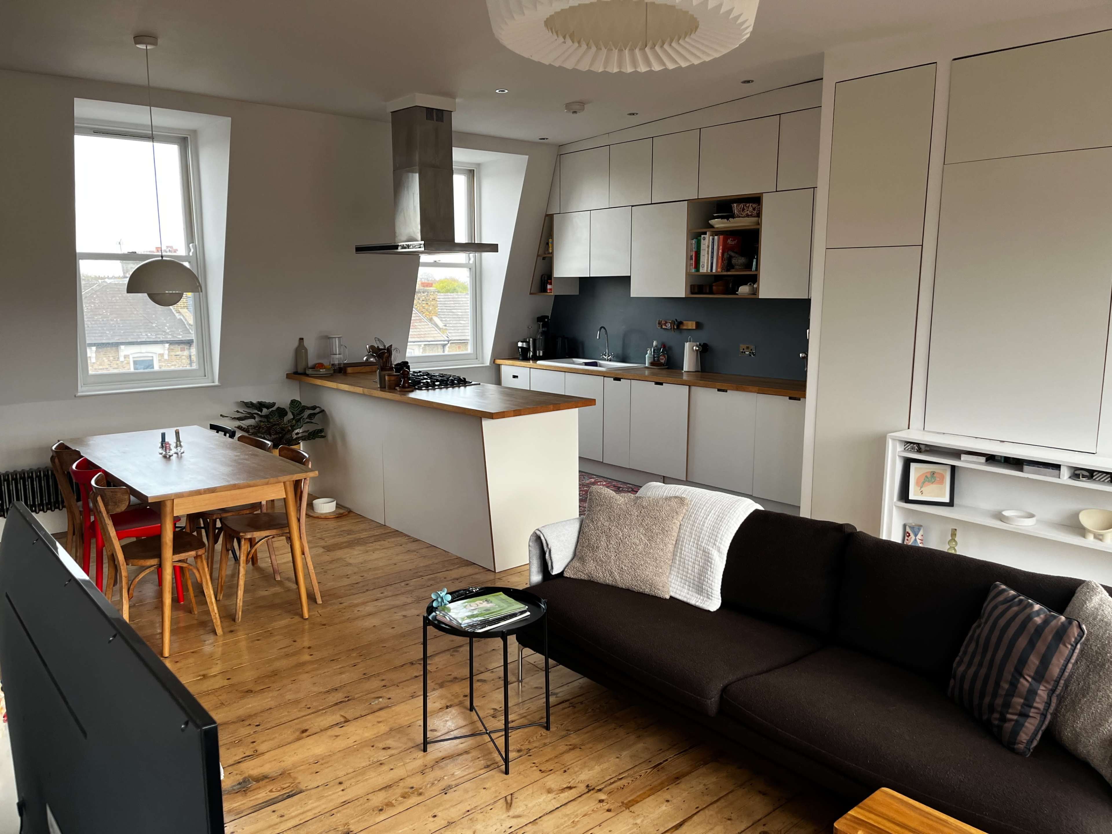 Modern Hackney Flat- thoughtfully designed with natural light Image in Hackney Downs, London, ENG