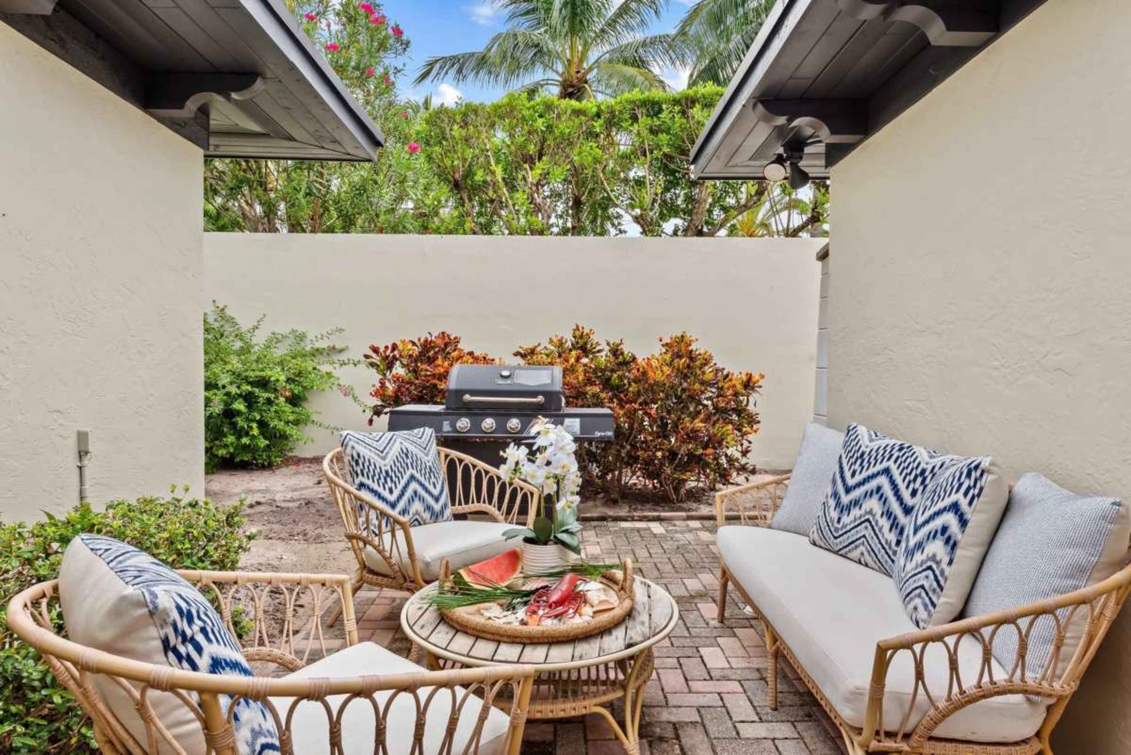 Earthy, sunny beachside bungalow Image in Boca Raton, Boca Raton, FL