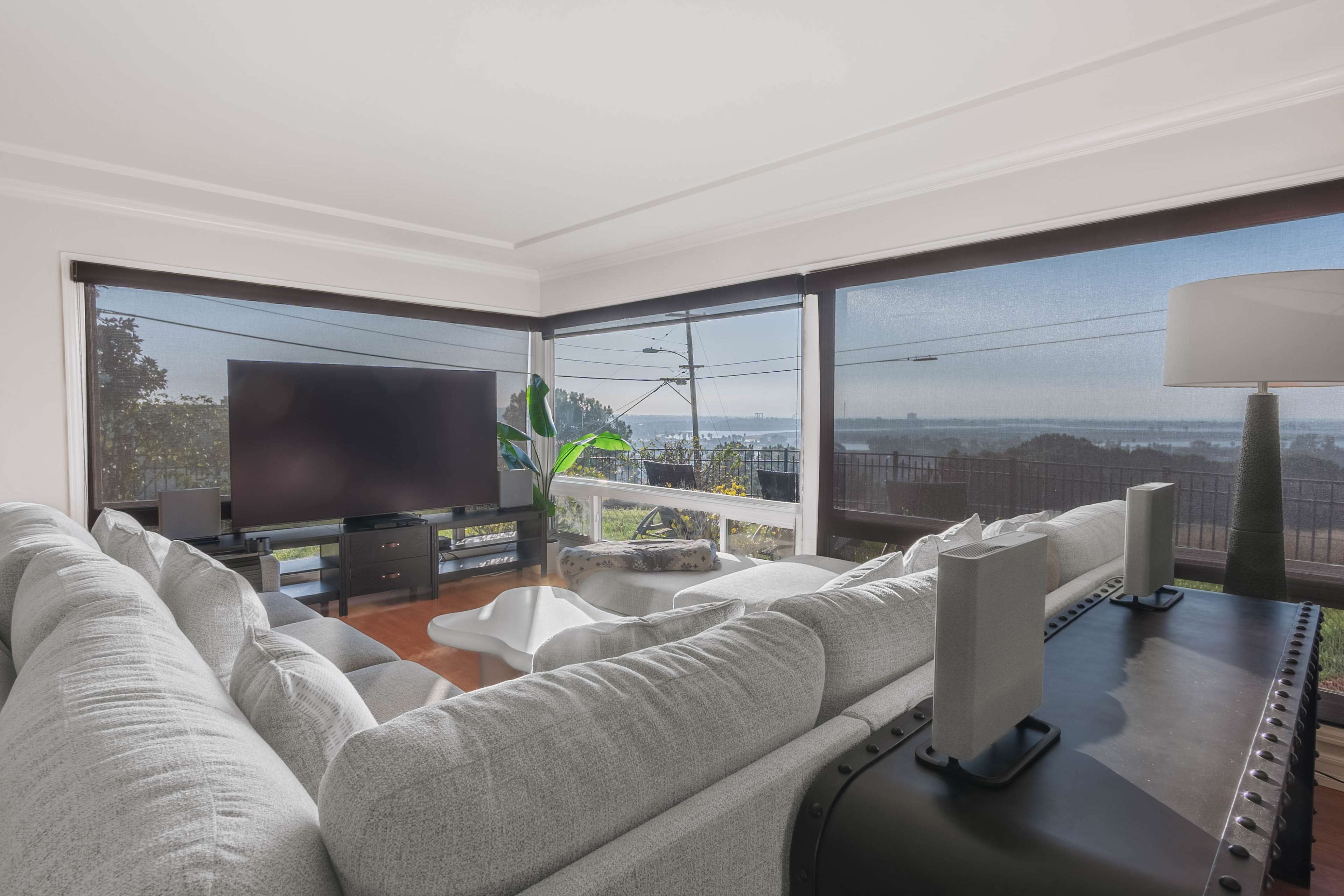 Views of Seaworld, Mission Bay, large living/dining room/game room/jacuzzi Image in Morena, San Diego, CA