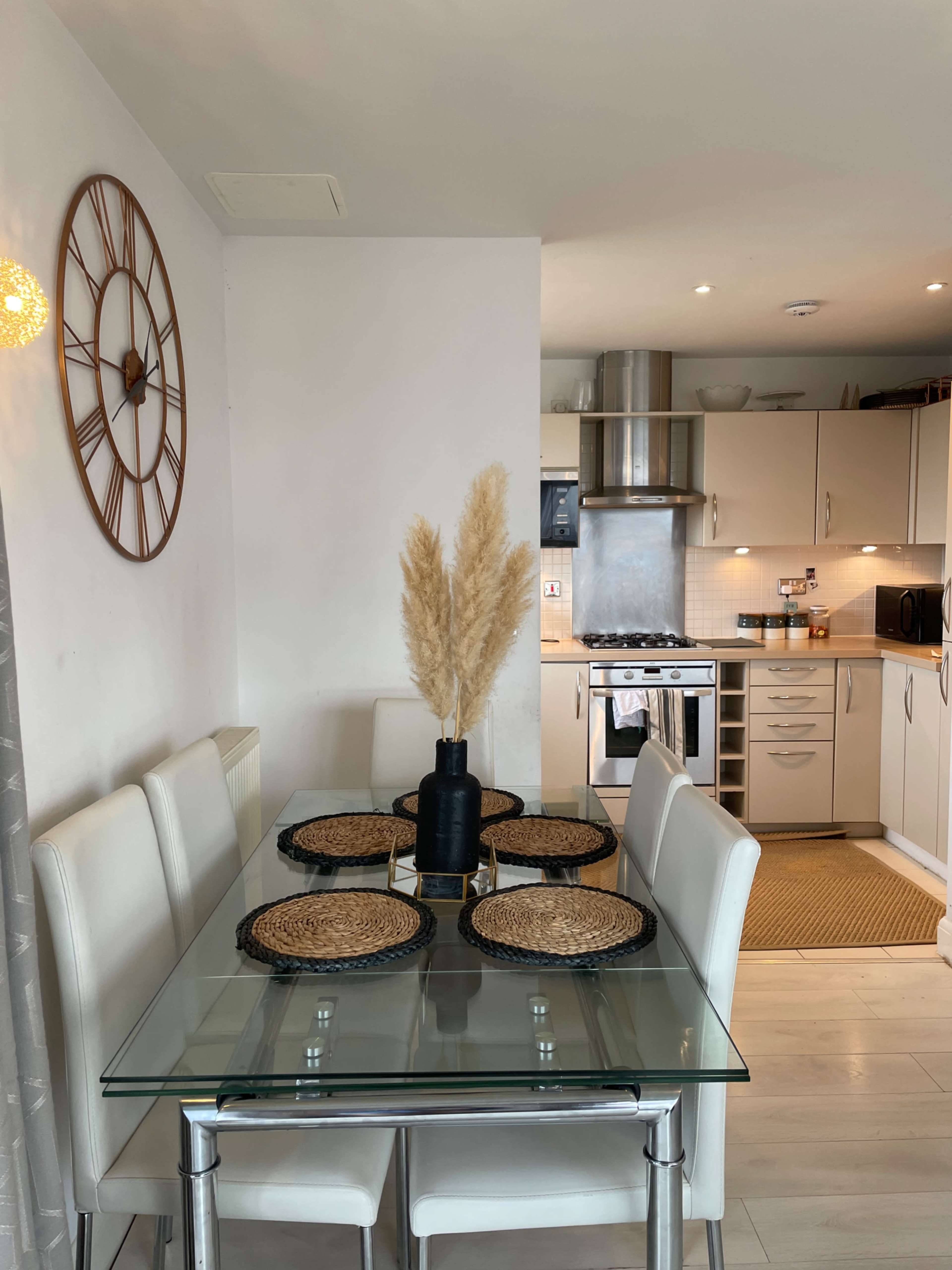 Riverside apartment Image in London, London, ENG