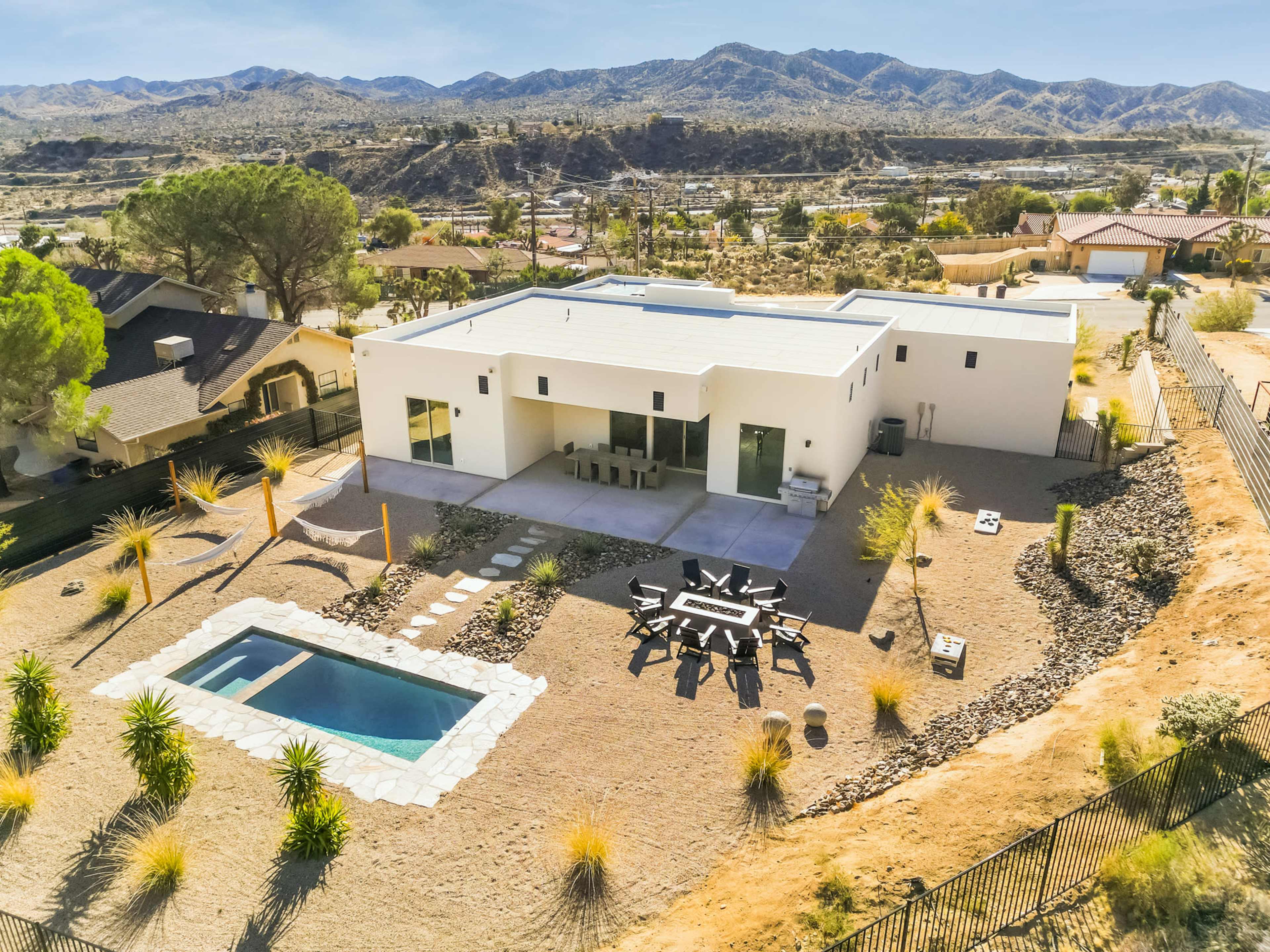 Stardust Luxe – A stylish luxury retreat in Yucca Valley with breathtaking views. Image in Yucca Valley, Yucca Valley, CA