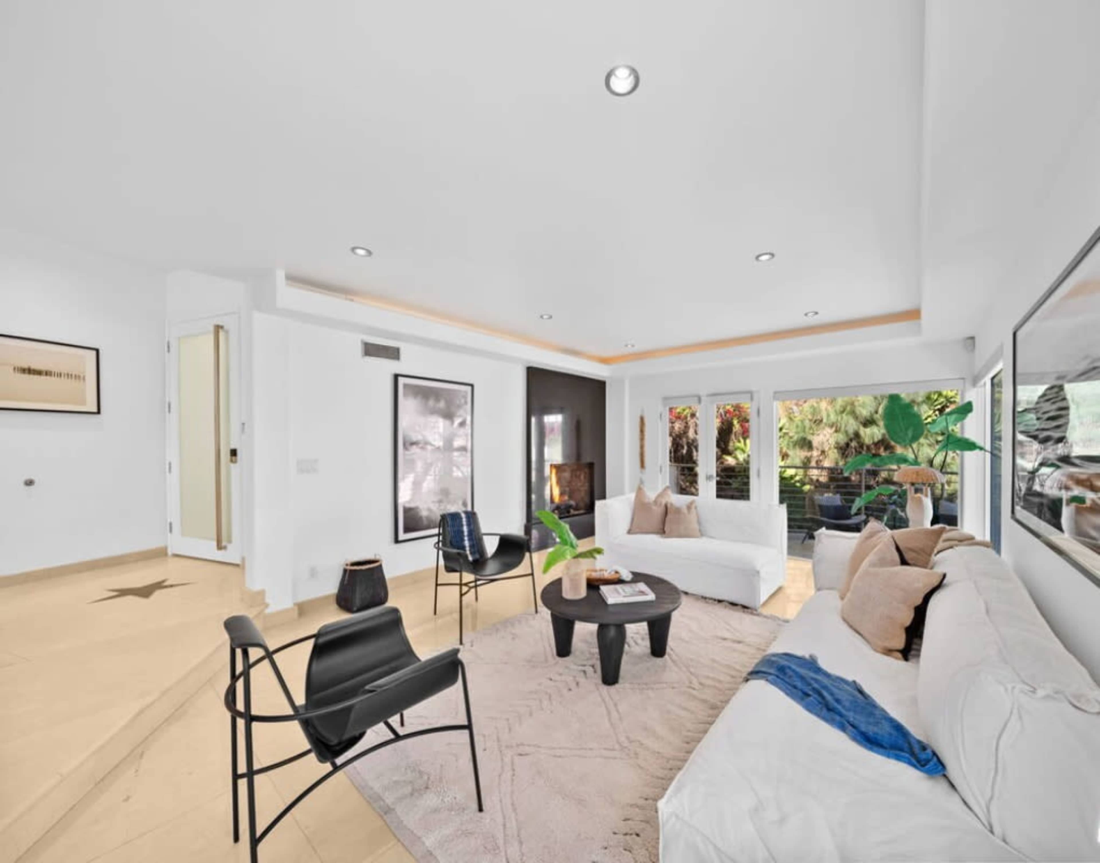 MID-CENTURY TREEHOUSE WITH LUXE NATURAL LIGHT Image in Central LA, Los Angeles, CA