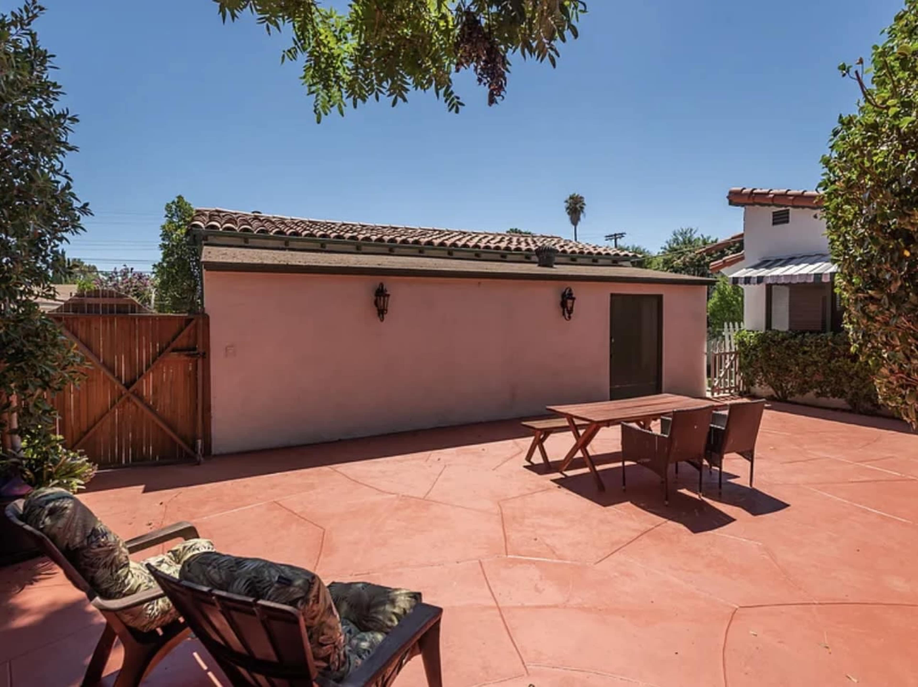 vintage villa In the valley Image in Van Nuys, van nuys, CA