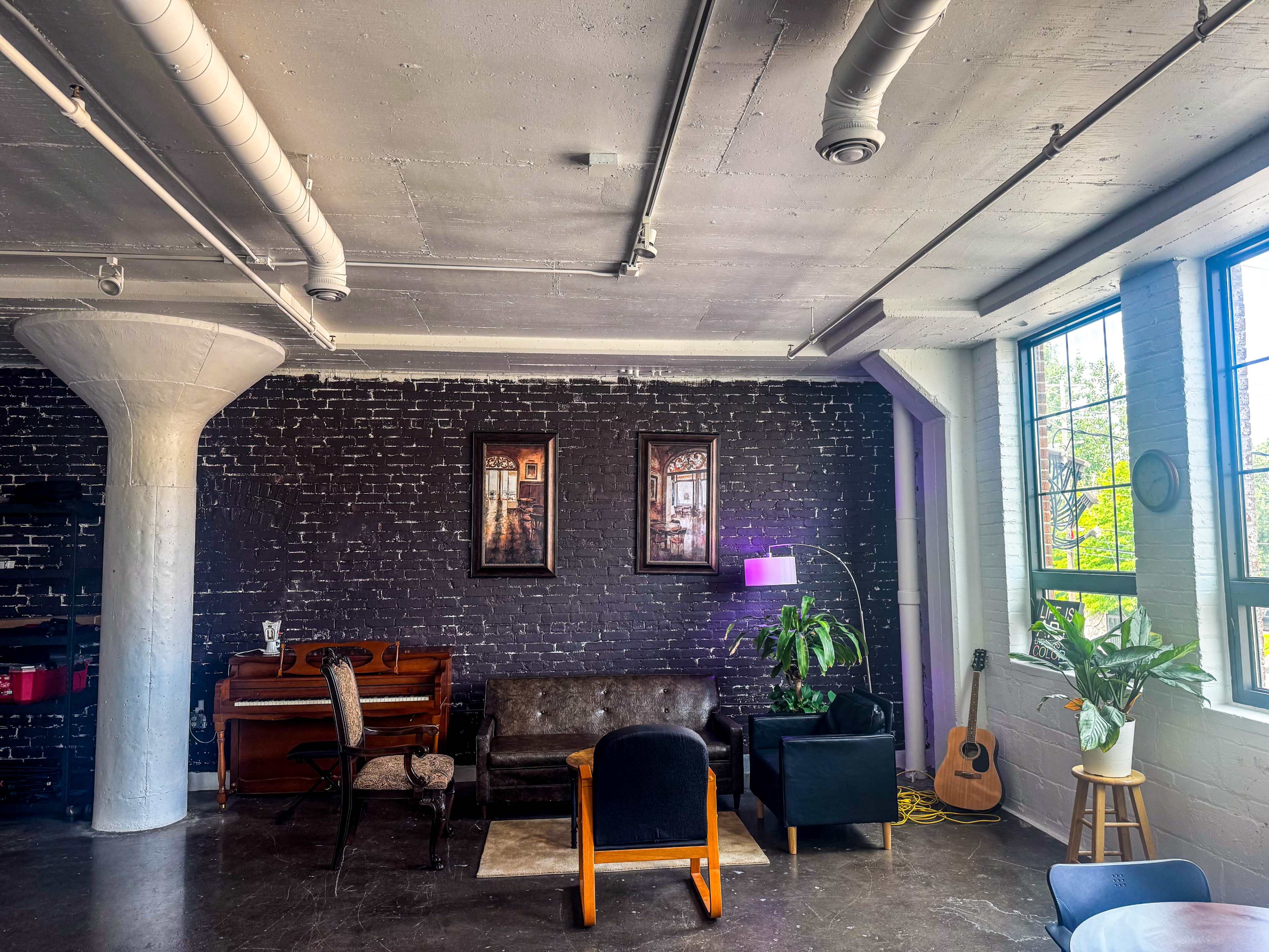 Vintage-Inspired Creative Space for Shoots & Private Parties Image in Near North, Minneaplis, MN