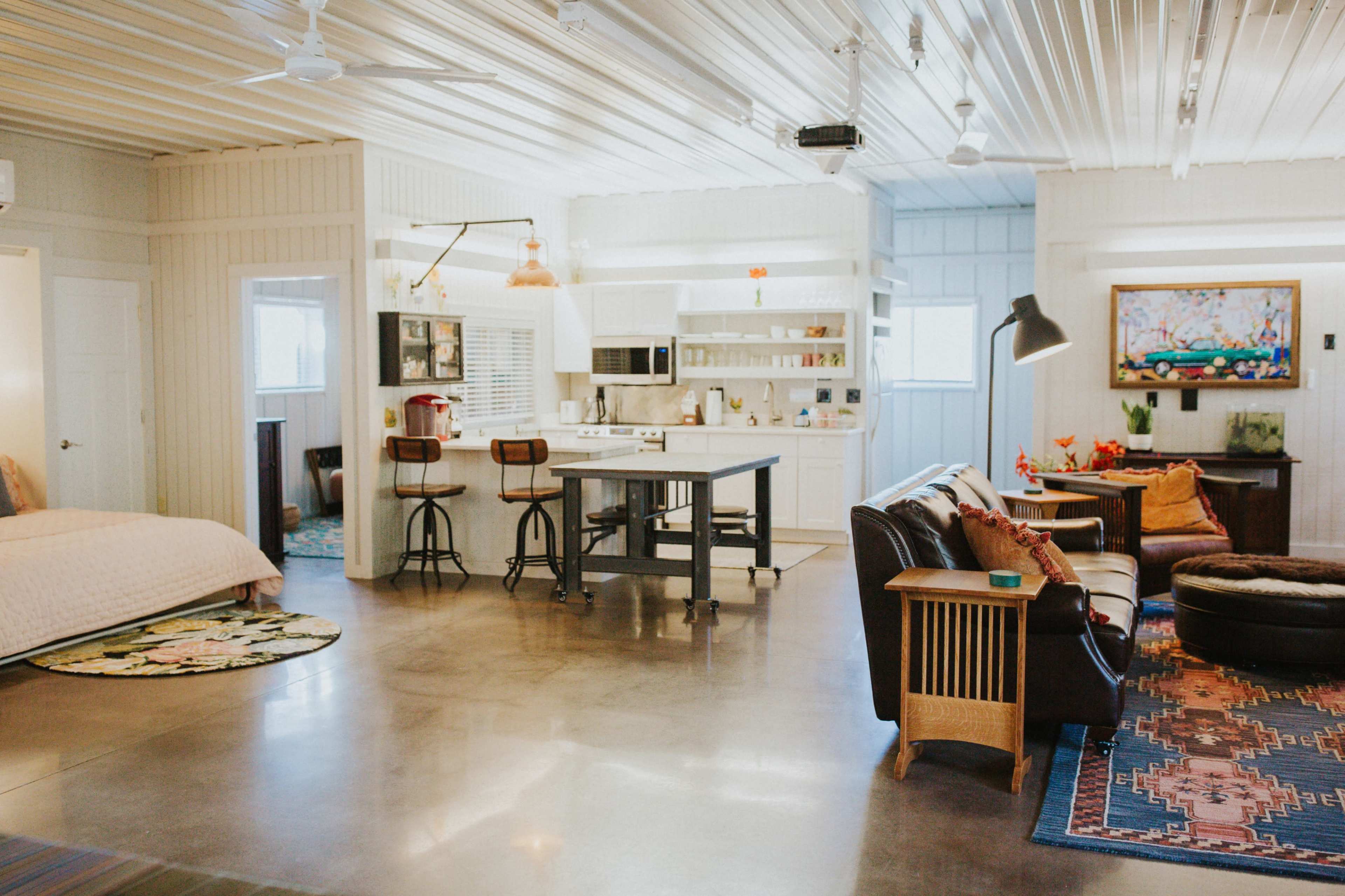 Creative Production Studio Retreat w/ Green Screen, Sauna + Projector Near Asheville Image in , Alexander, NC