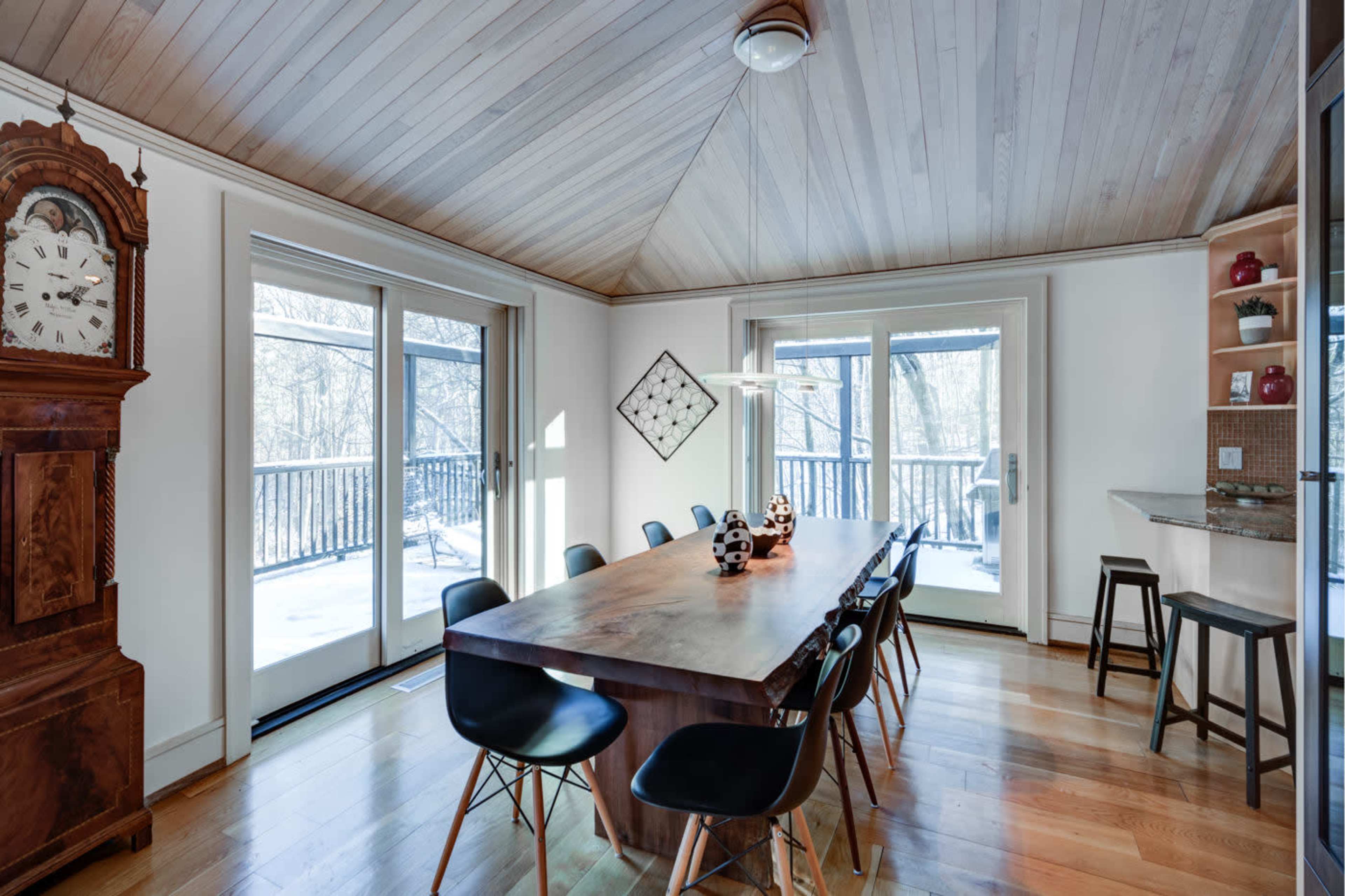 Suburban treehouse with idyllic wooded landscape Image in Short Hills, Short HIlls, NJ