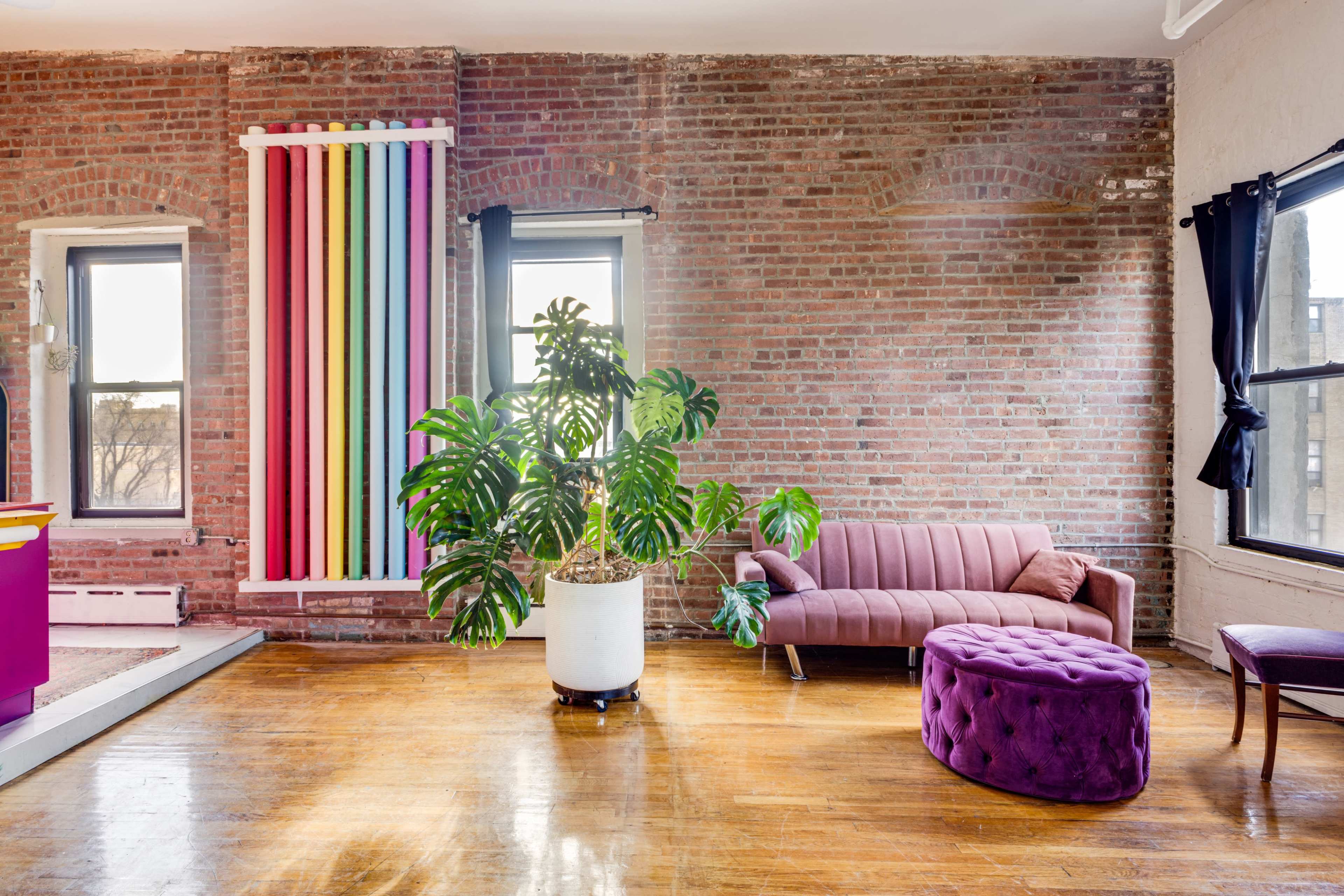 MATKA Okno: 🌵BRIGHT LIGHT Vintage Loft 🌴 20+Seamless Paper Colors + Profoto Image in Bushwick, Brooklyn, NY