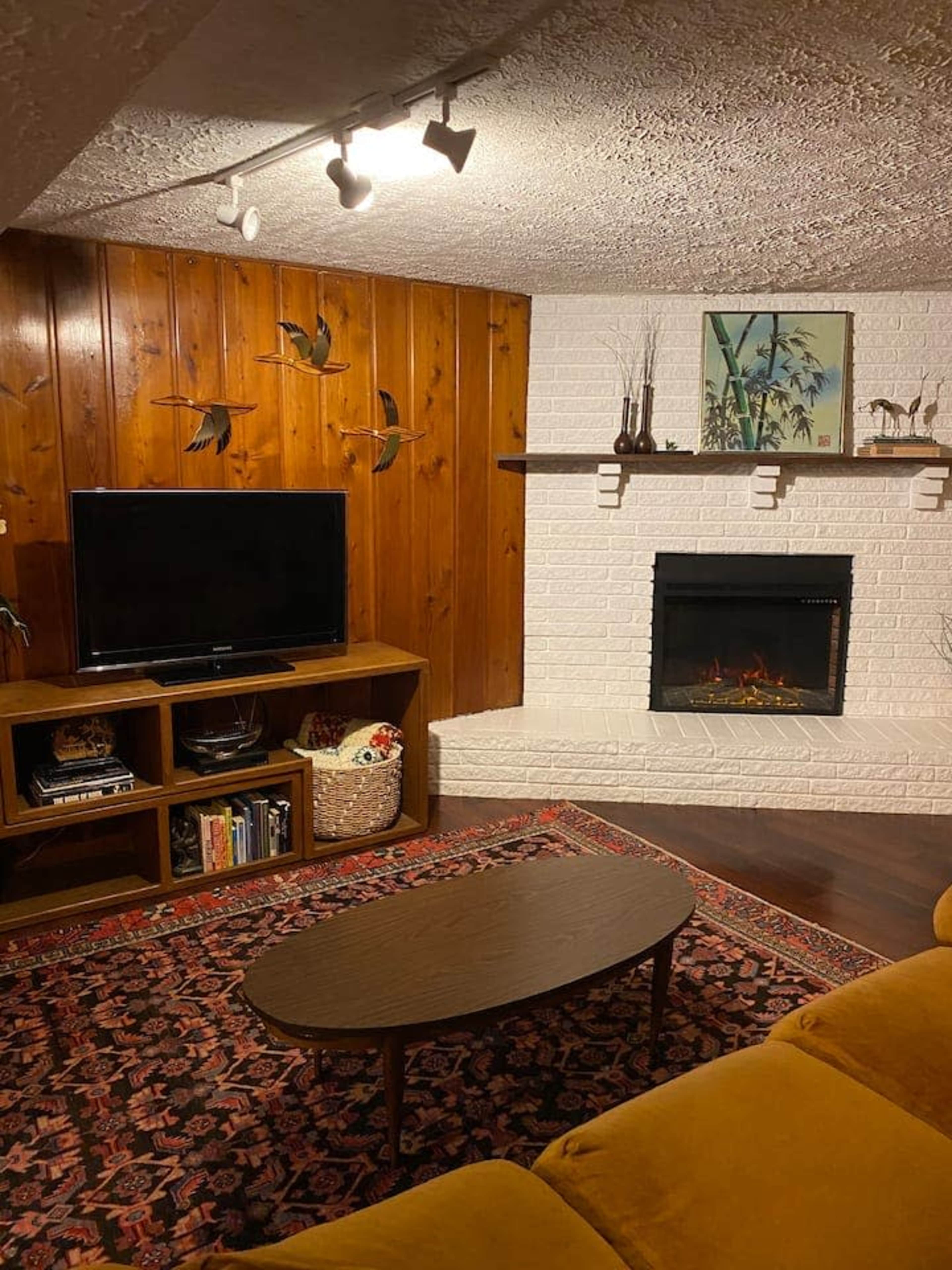Mid century Dream Den Image in Madison, madison, TN