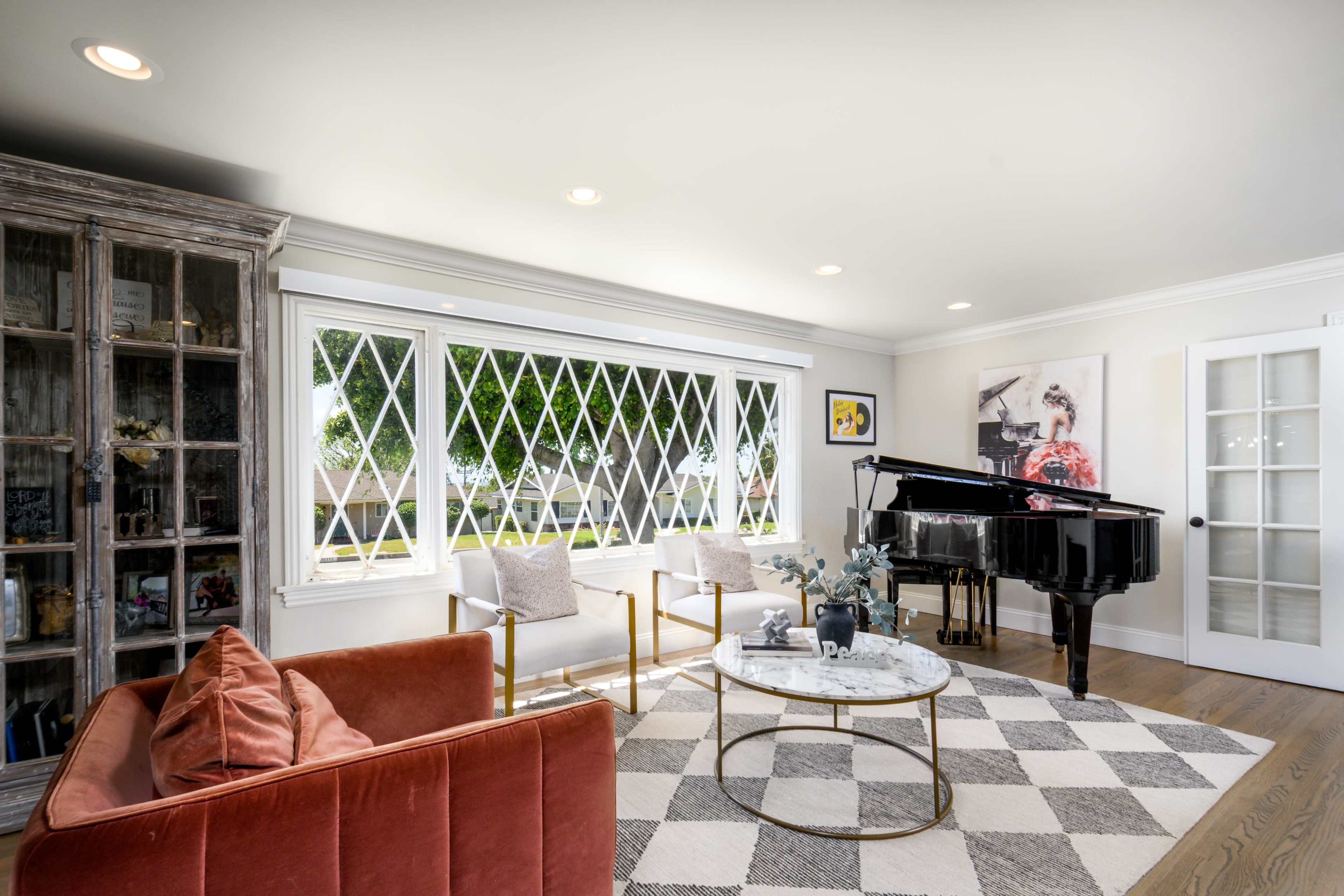 Spacious Modern Farmhouse with Natural Light & Film-Friendly Layout Image in Whittier, WHITTIER, CA