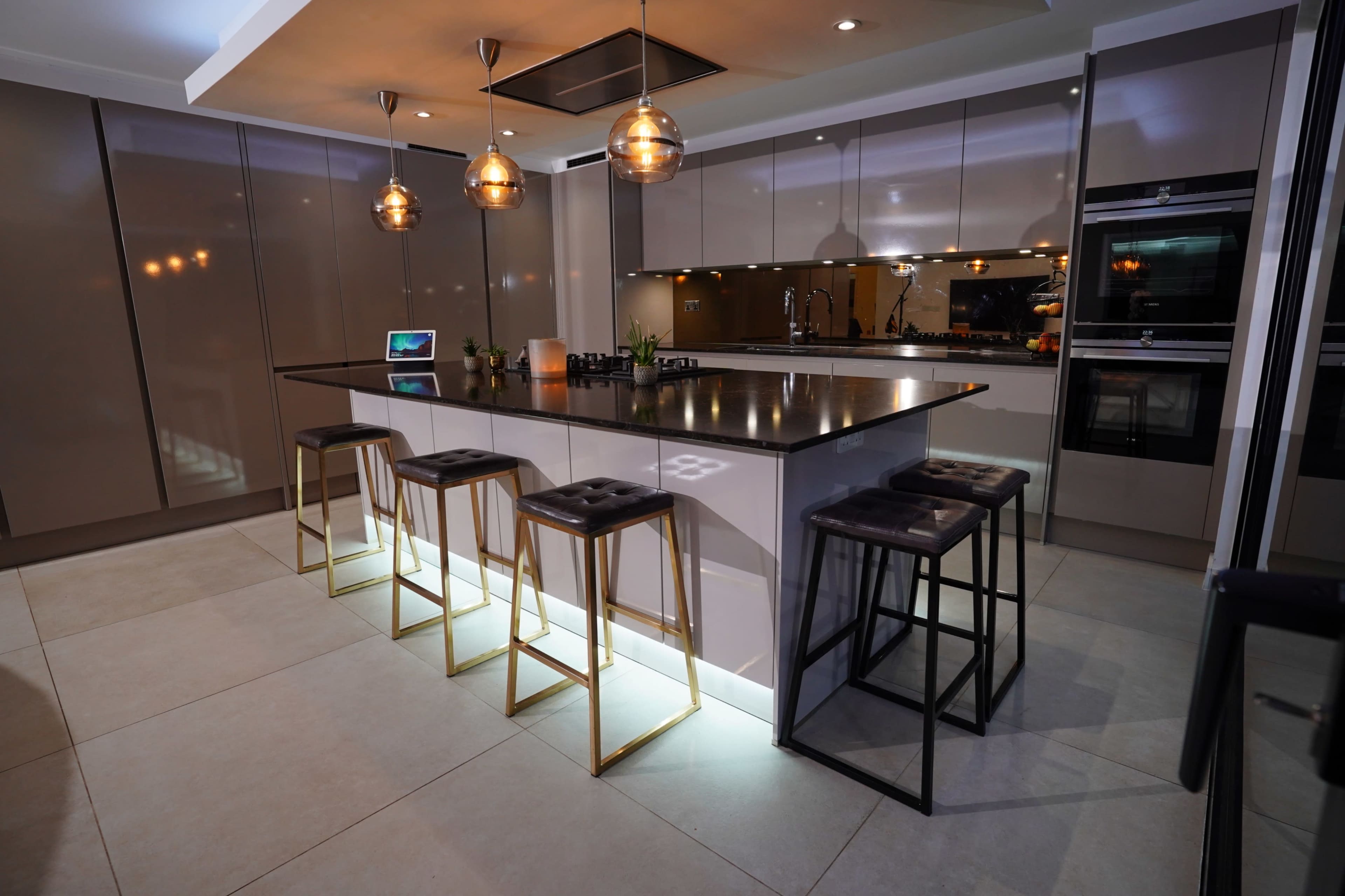 Open plan Large modern detached family home Image in Purley, Purley, ENG