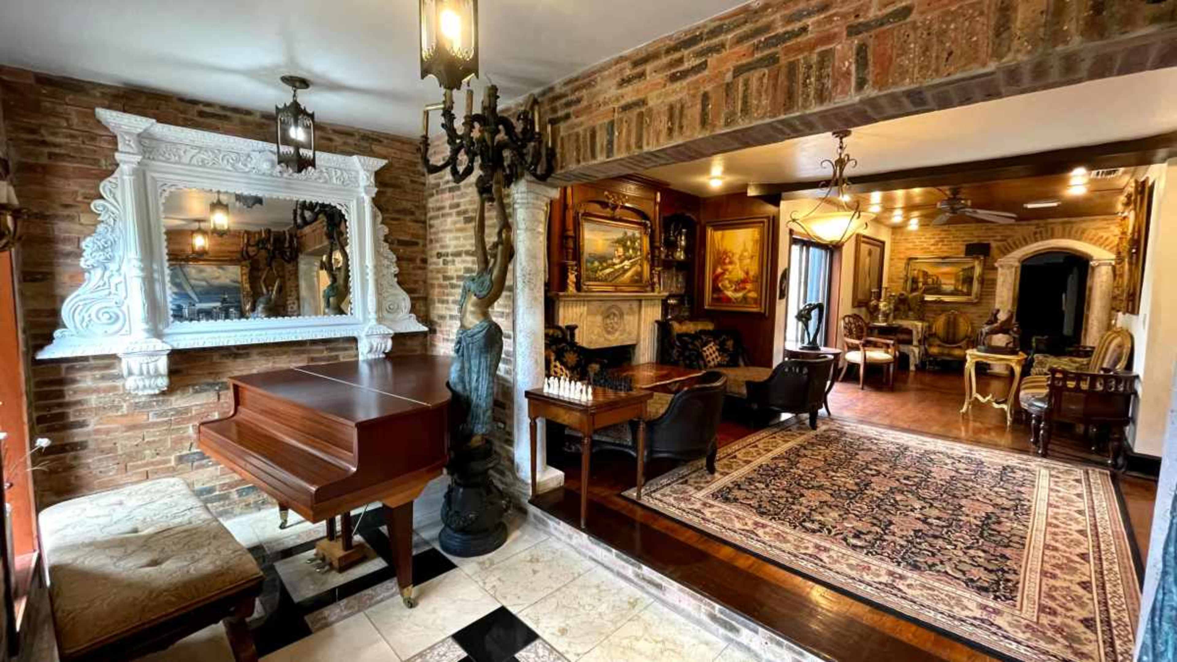 Miami Coconut Grove Mansion Decorated with Antiques Image in Coral Way, Miami, FL