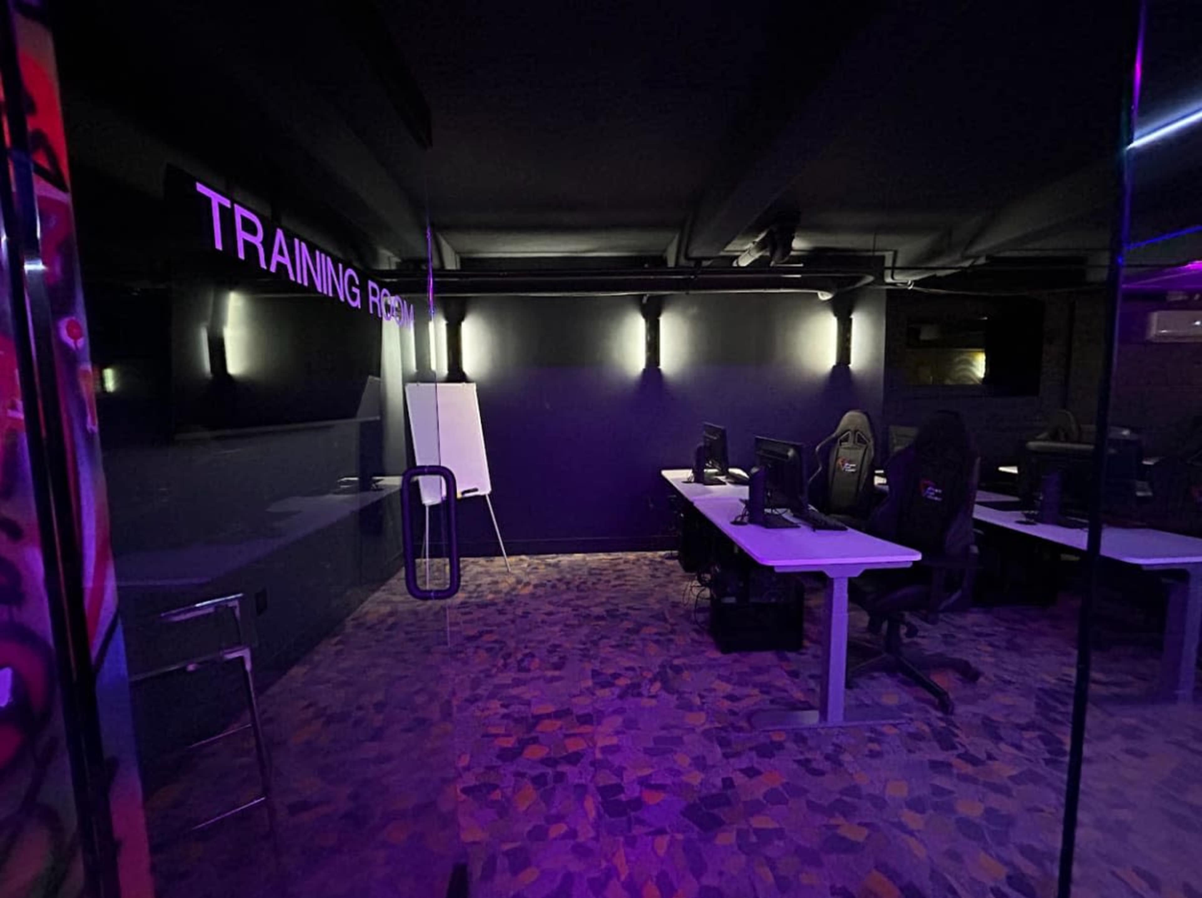 Private classroom with PCs Image in Lakewood, Lakewood, OH