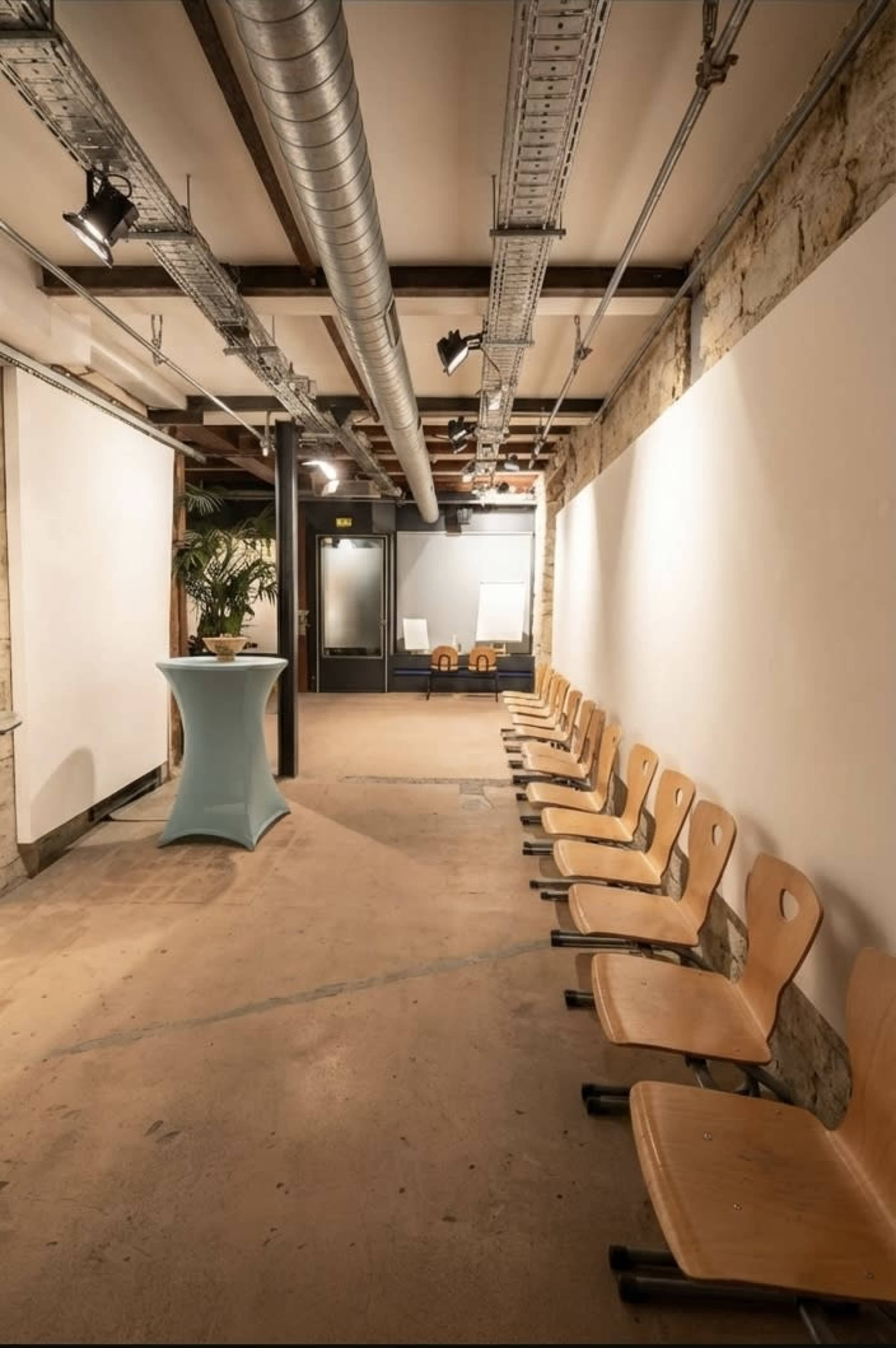 Ground Floor Event Space – Opéra Image in Gaillon, Paris