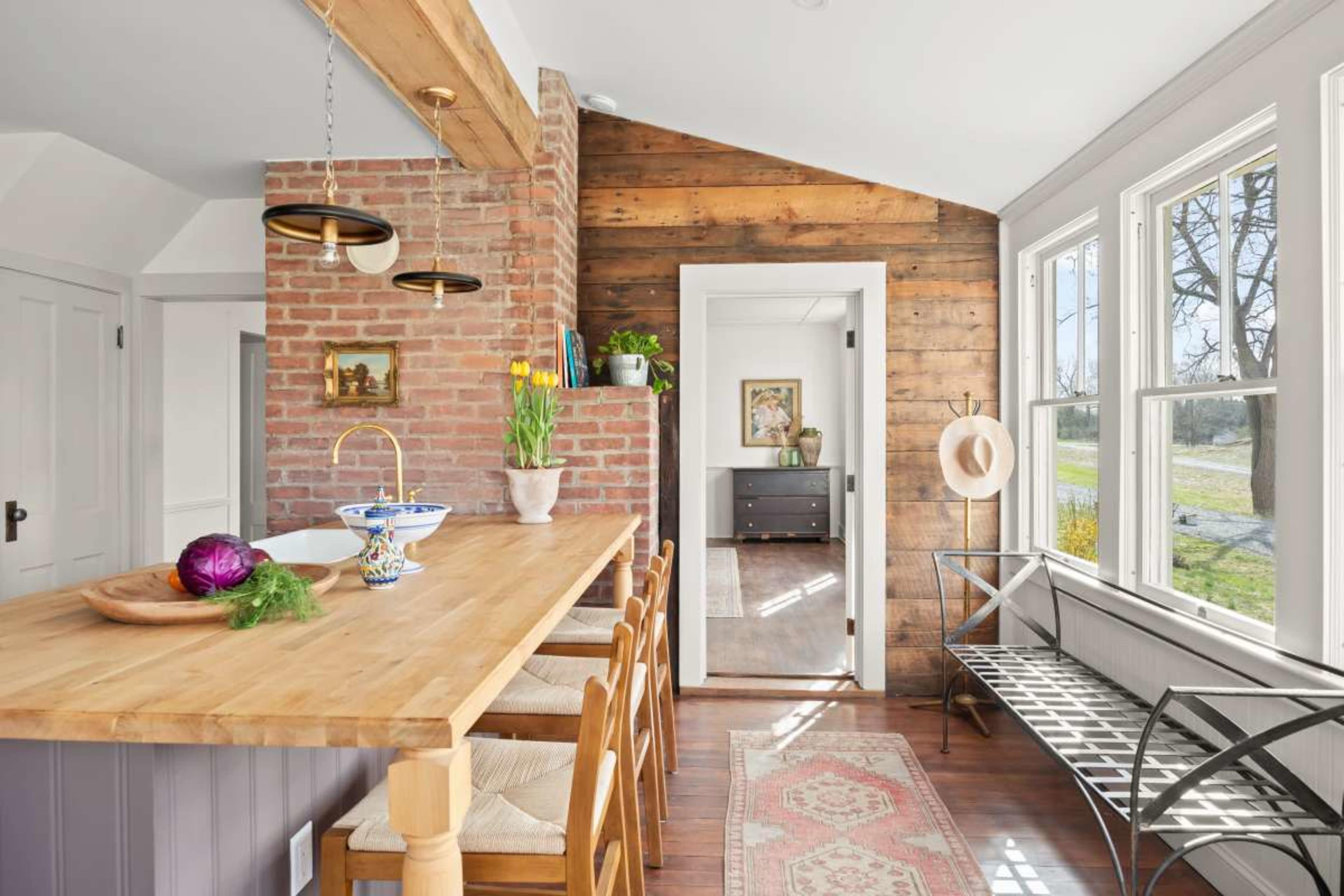 Large Rural Farmhouse - Next To Golf Course - 3 Private Acres Image in Kinderhook, Valatie, NY