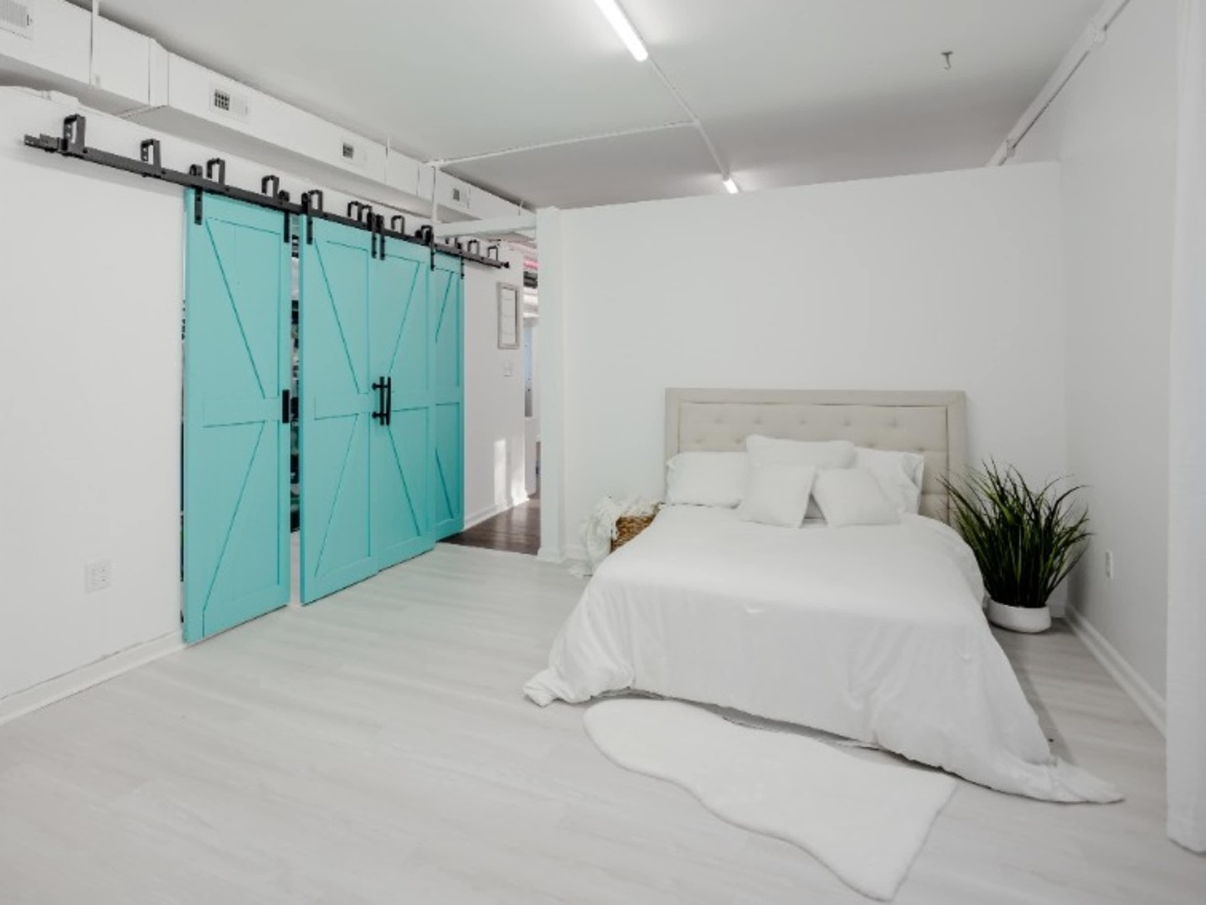 Boudoir Room Access