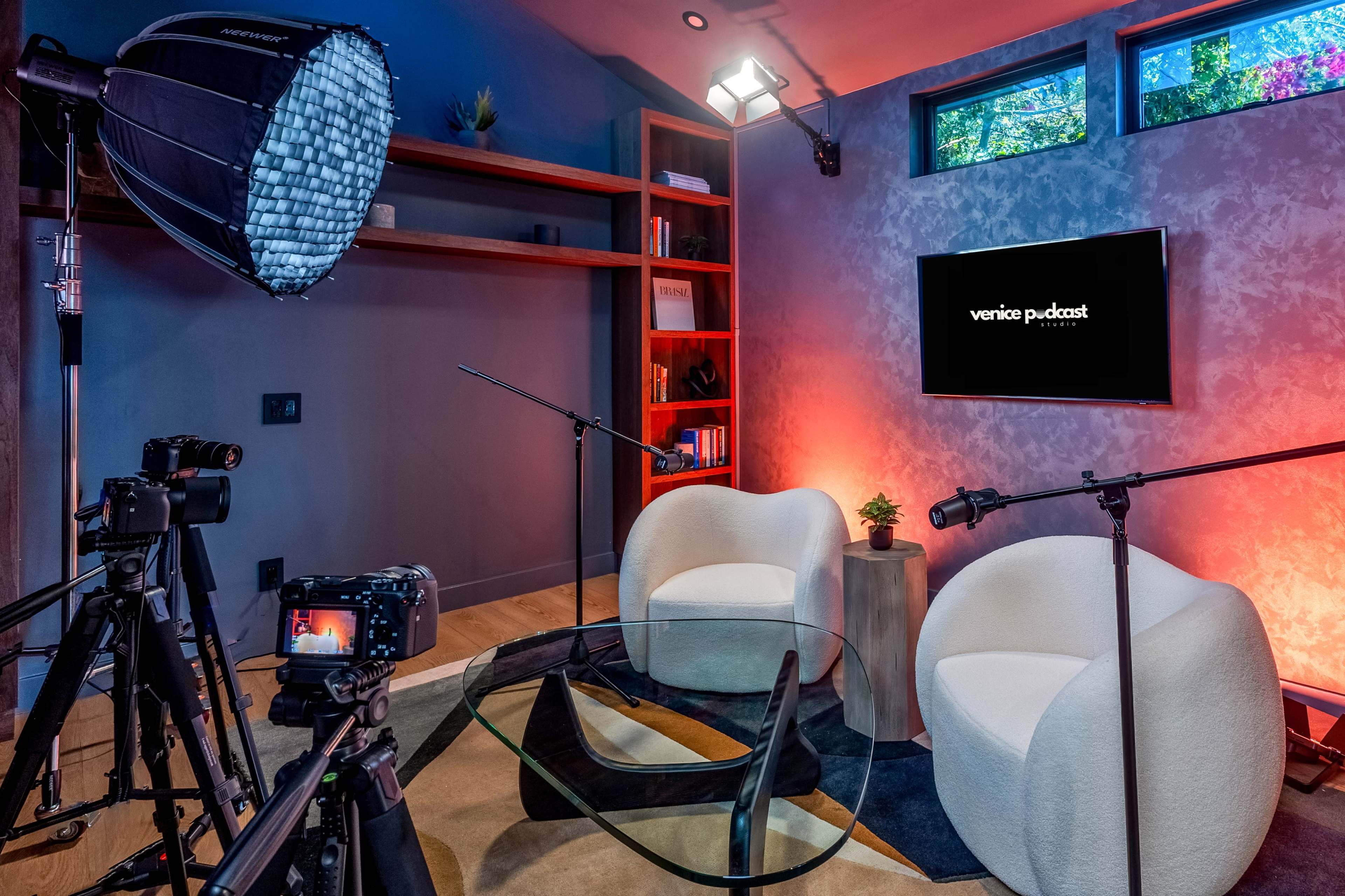 Fully-Equipped Podcast Studio – Private, Soundproof, Engineer Ready Image in Del Rey, Los Angeles, CA