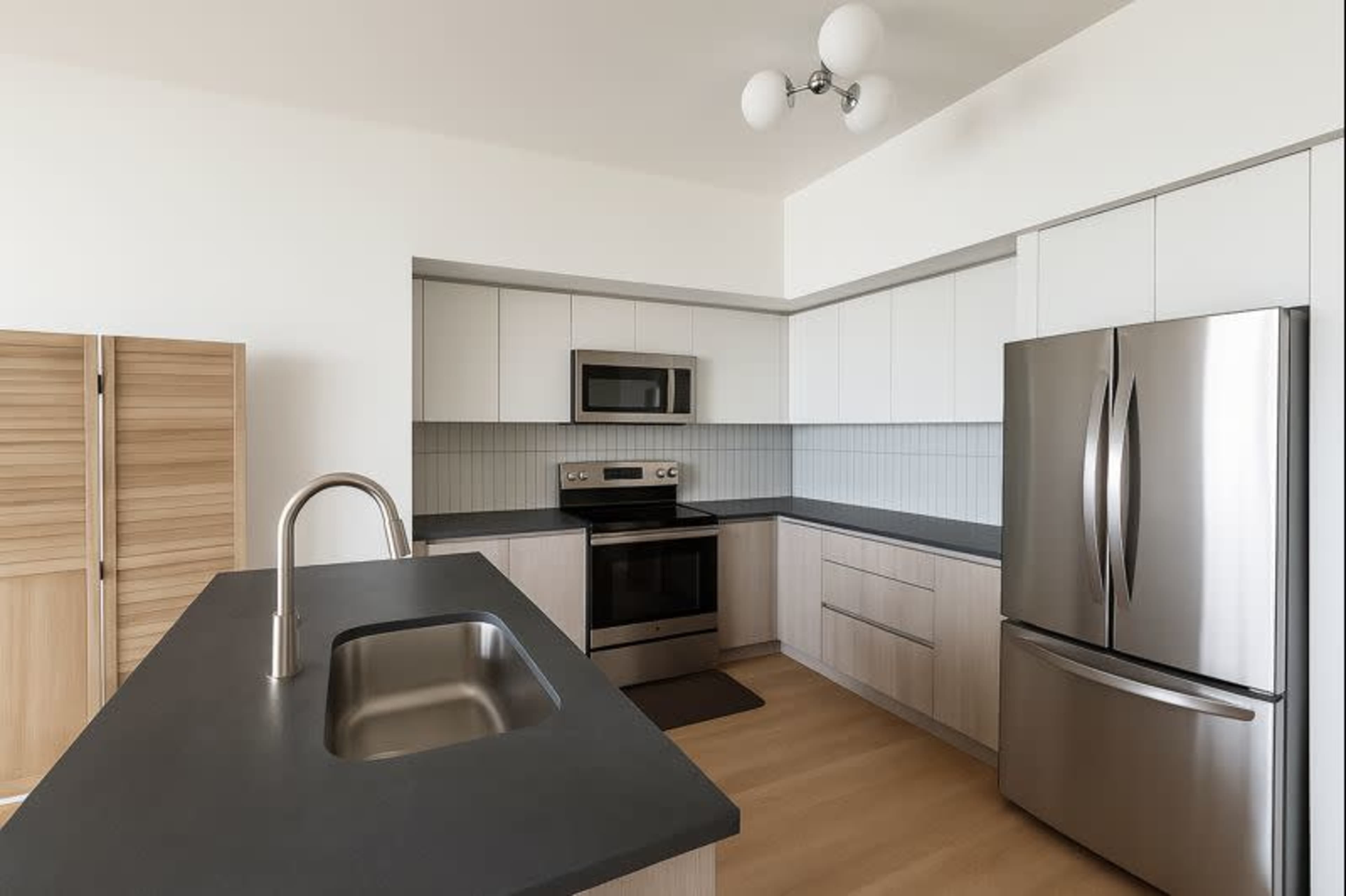 Kitchen, Living room & Studio space for shoots/video/podcasting. Green screen, White Screen, Black Screen, Blue Screen. Editing and services can be included but are a extra charge, lighting equipment, mixer & mics Image in , Miami, FL