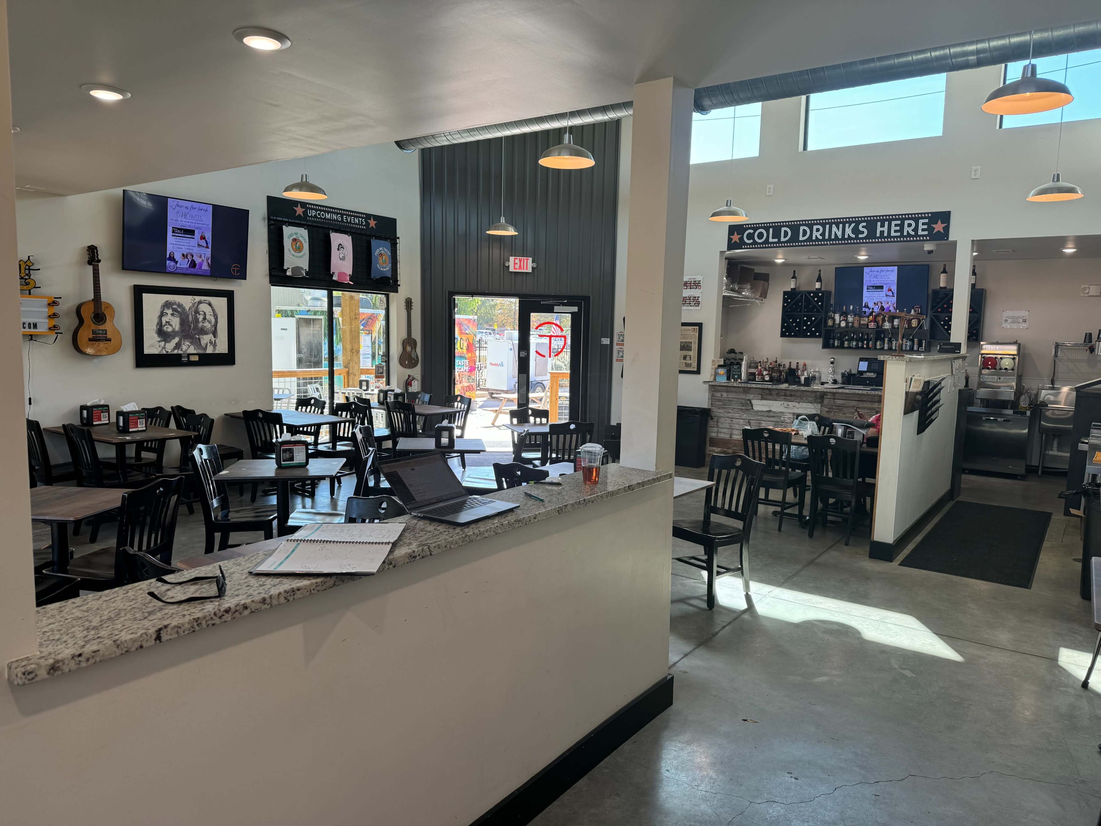 Downtown Food Truck, Inside Bar & Outdoor music venue. Image in Conroe, Conroe, TX