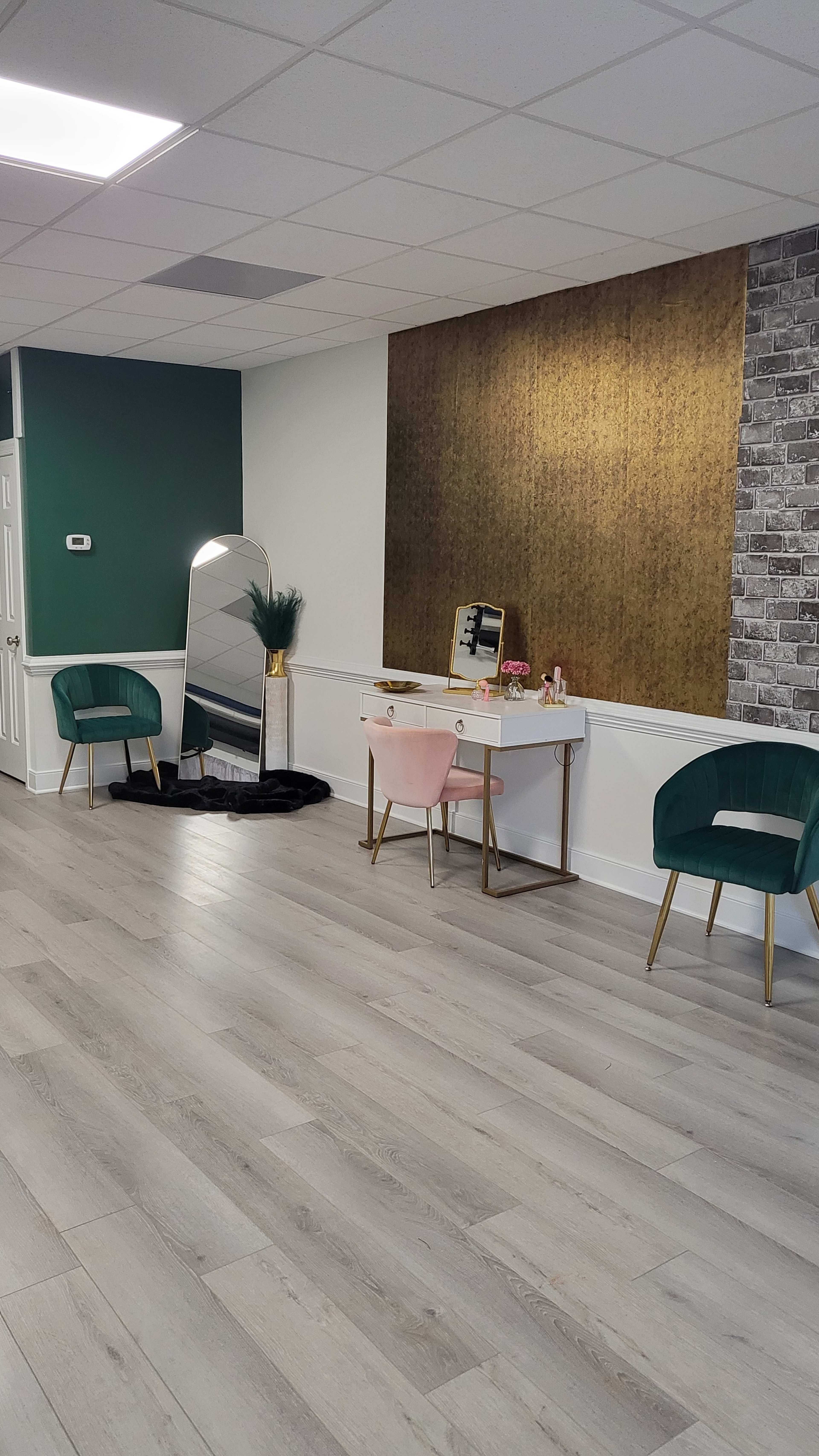 Luxe Photography Studio Image in Bon Air, Richmond, VA