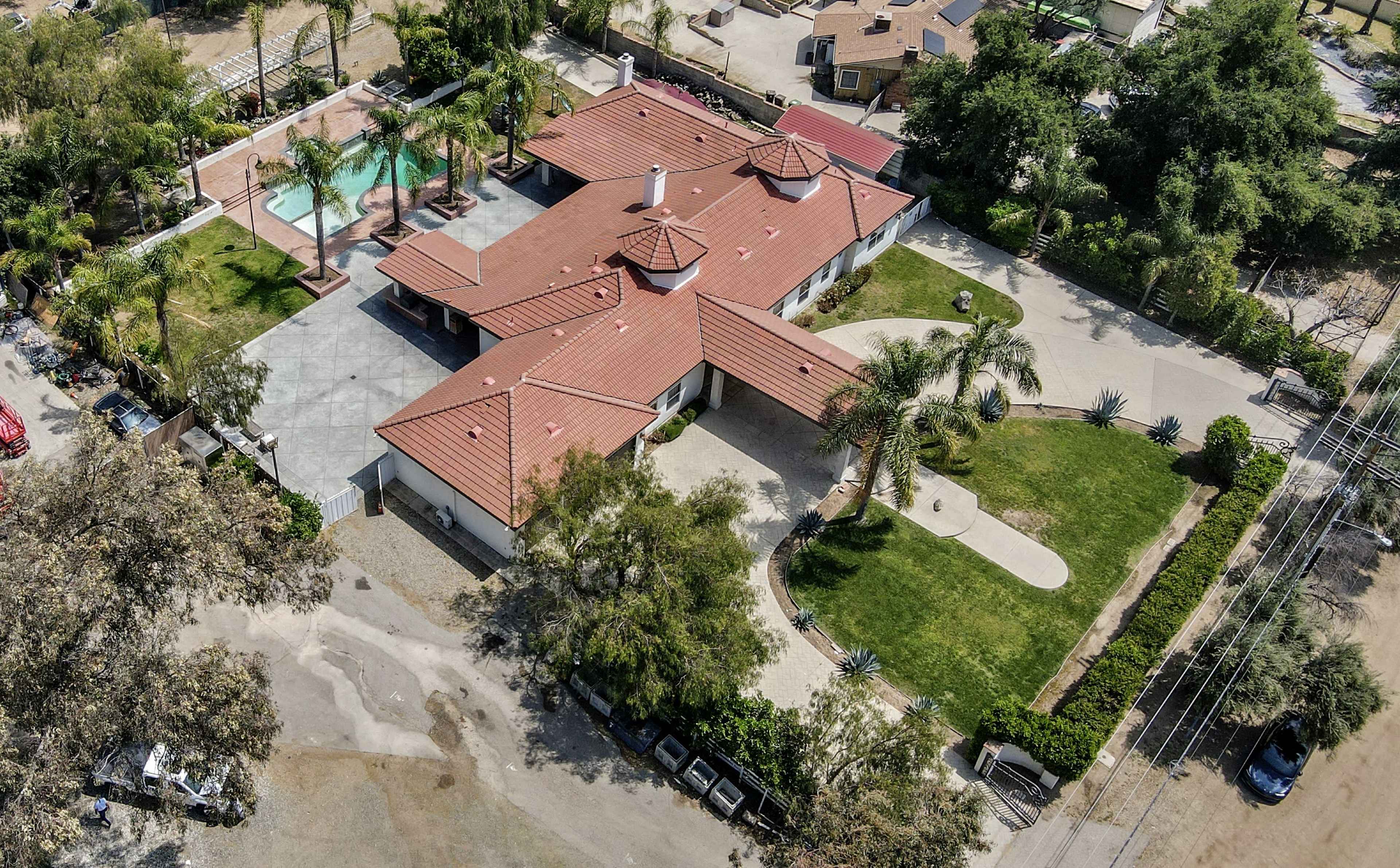 Beautiful secluded ranch style oasis- perfect backyard for parties Image in Sylmar, Sylmar, CA