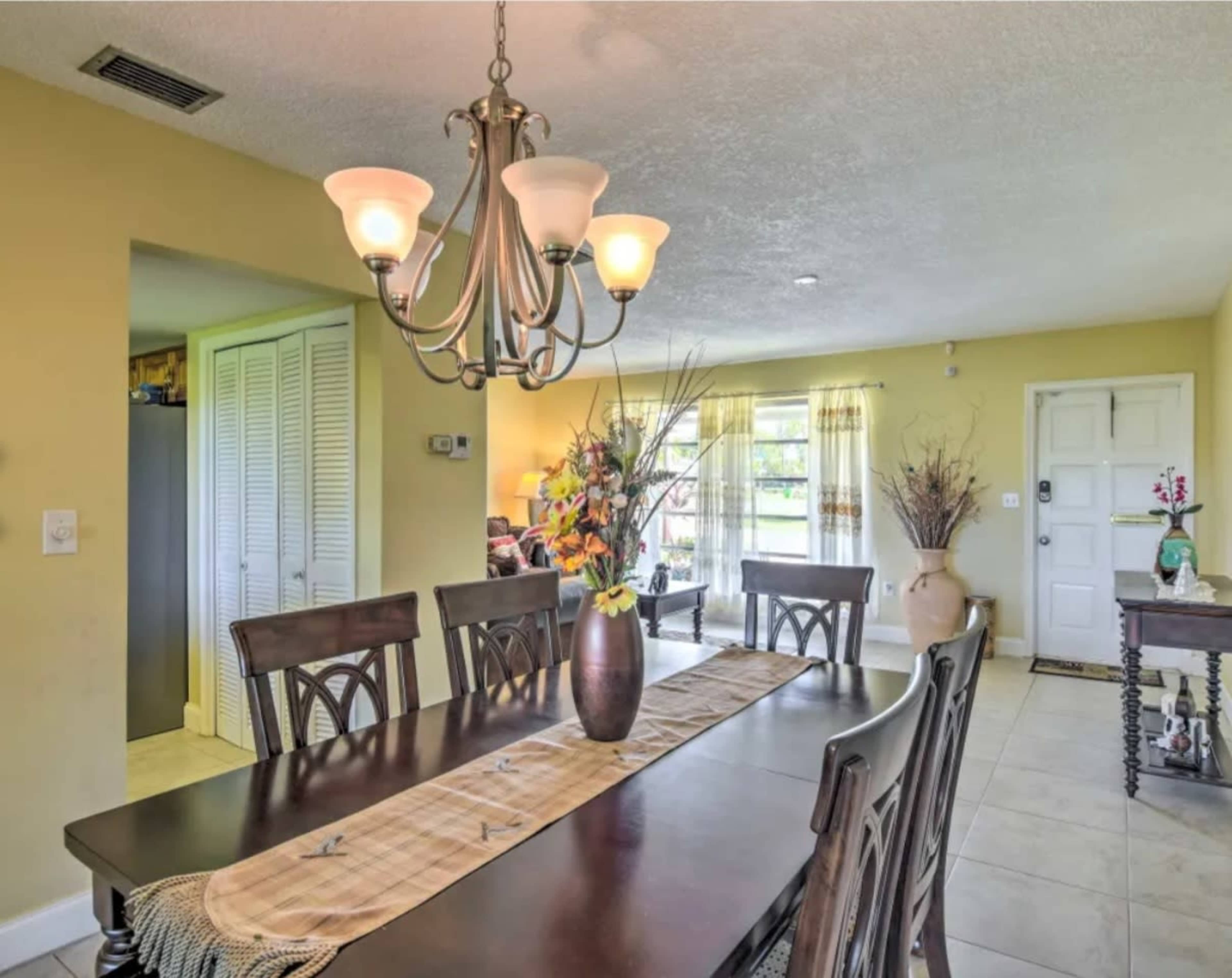 Cute bungalow on the water Image in , Sunrise, FL