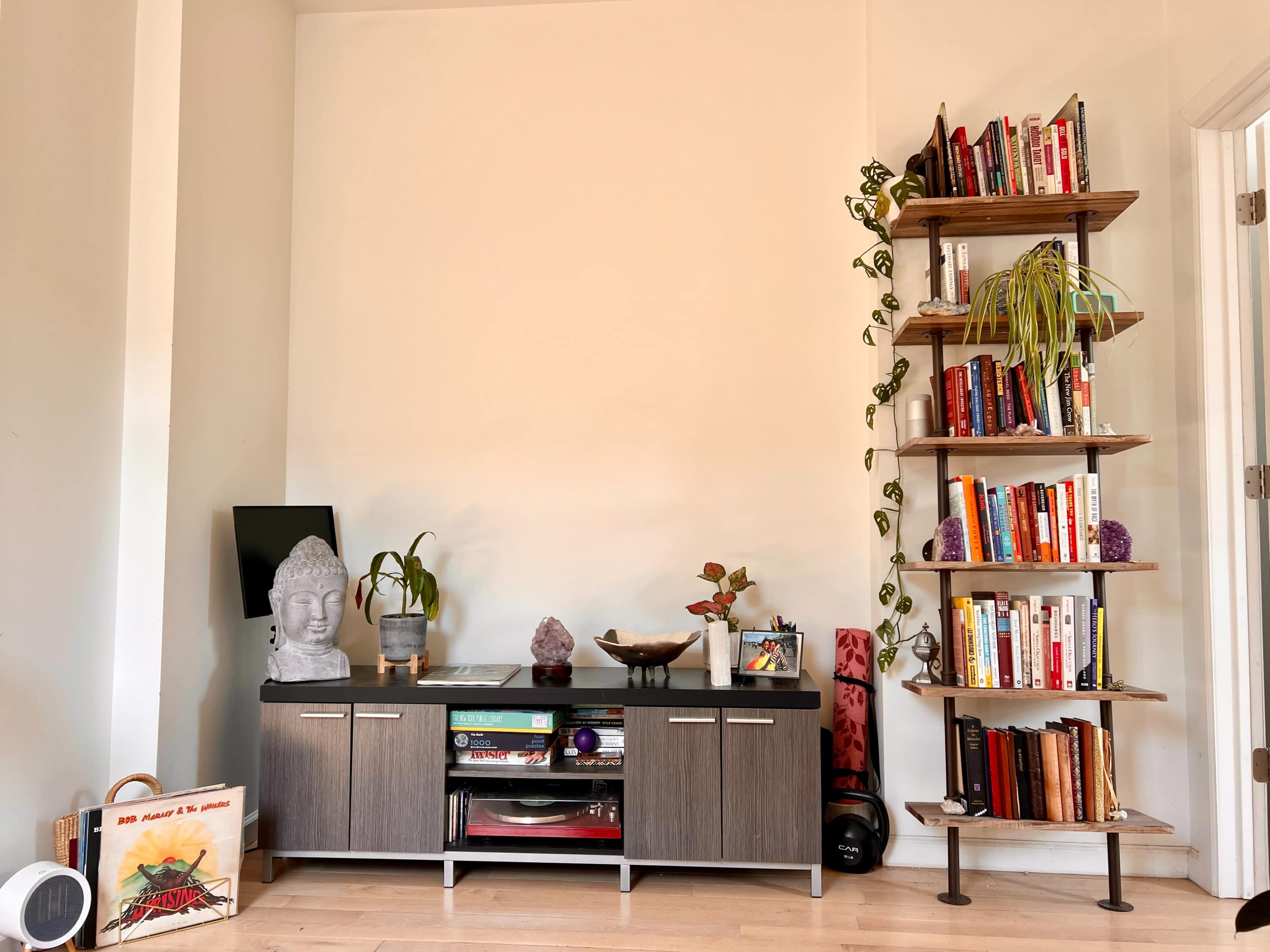 Tranquil Plant-Filled Creative Studio with Private Bathroom in NYC Image in Bushwick, Brooklyn, NY