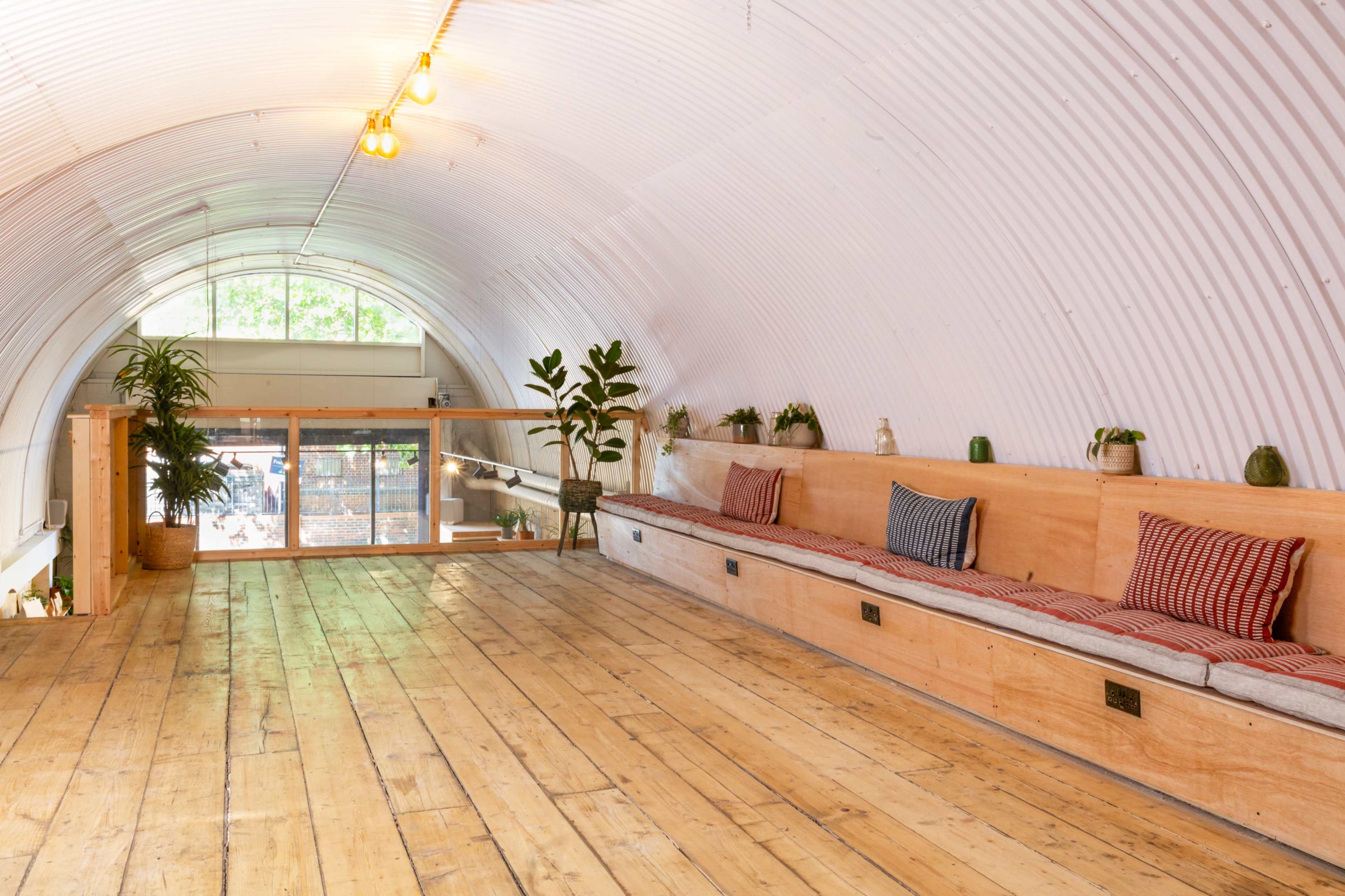 Cosy Railway Arch Space perfect for group activities, from bakery lessons to wine tasting. Image in Bermondsey, London, ENG