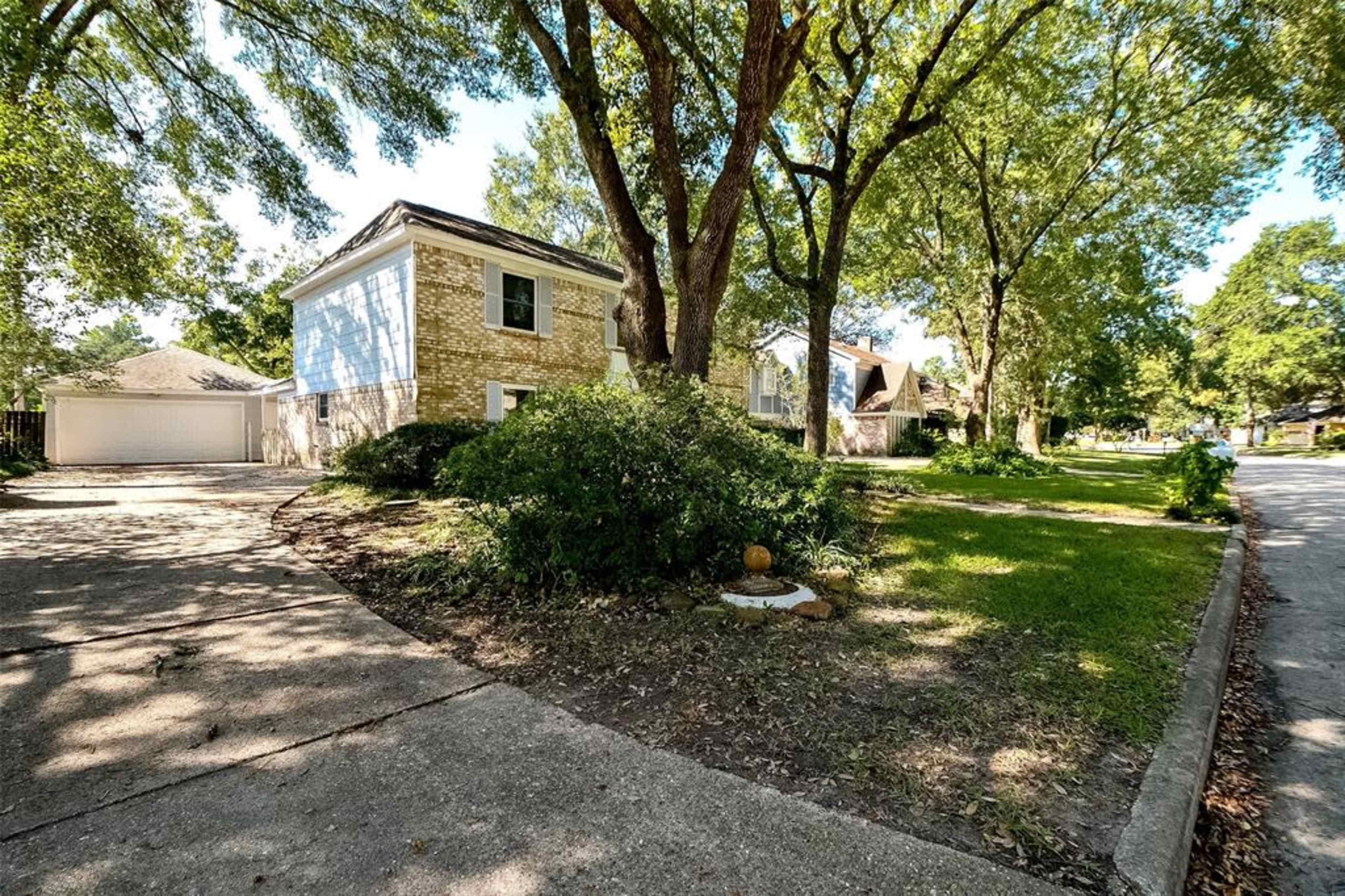 Expansive Humble Property Ideal for Shoots & Gatherings Image in Oaks Of Atascocita, Humble, TX