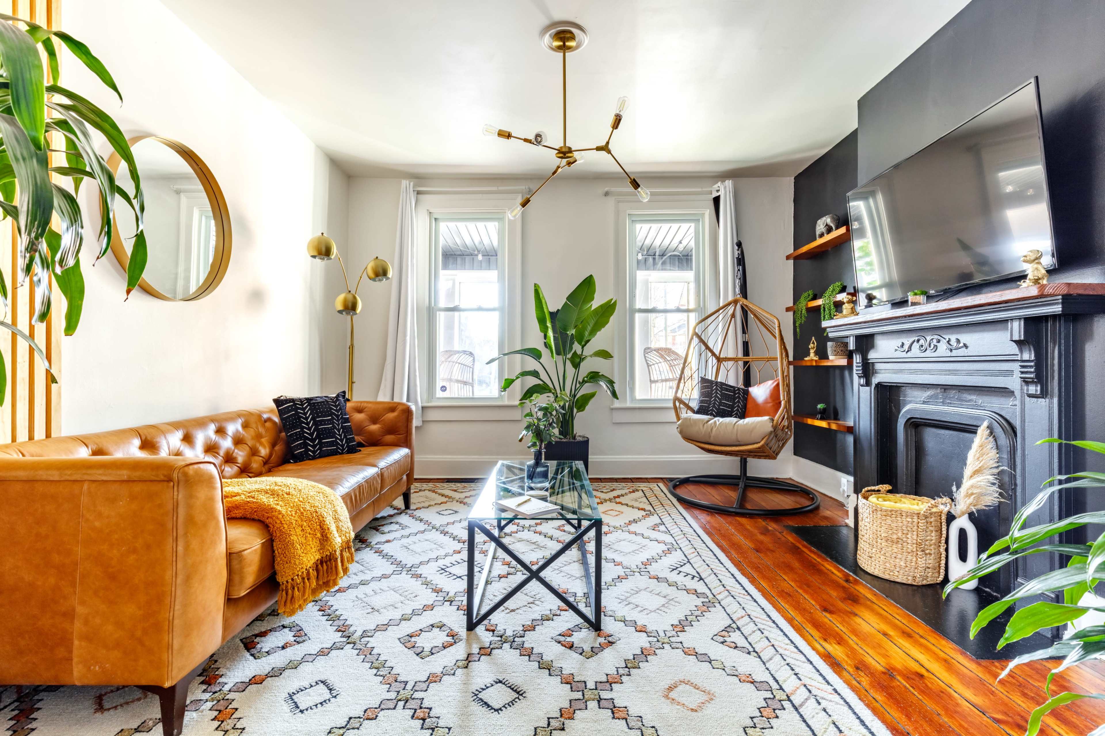 Casita Verde 🌿🐯Short North • Convention • King Bed • Parking Free Image in Italian Village, Columbus, OH