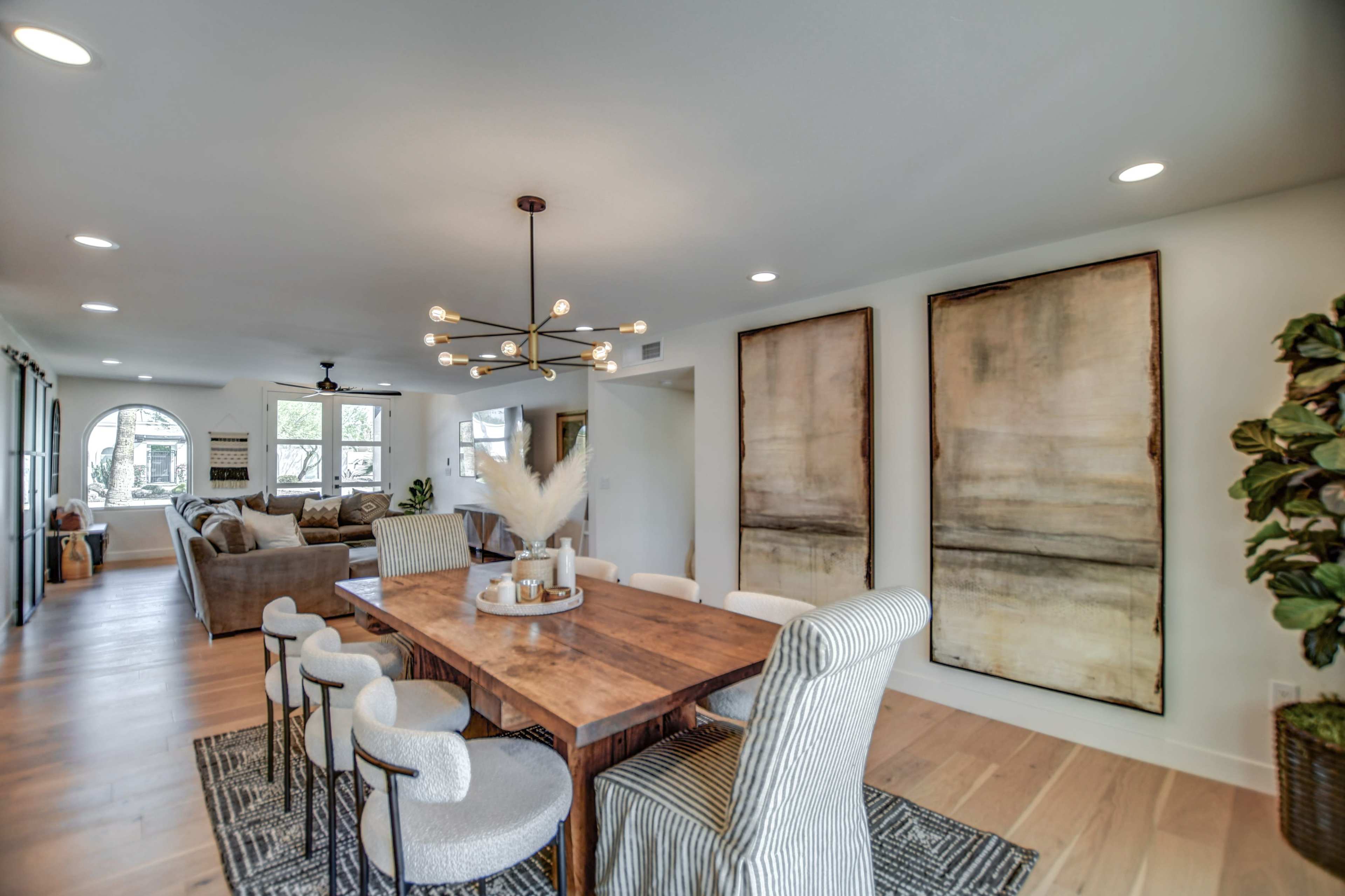 Light & Bright Open Floor Plan Transitional style AZ Family Ranch home Image in Paradise Valley Village, Scottsdale, AZ