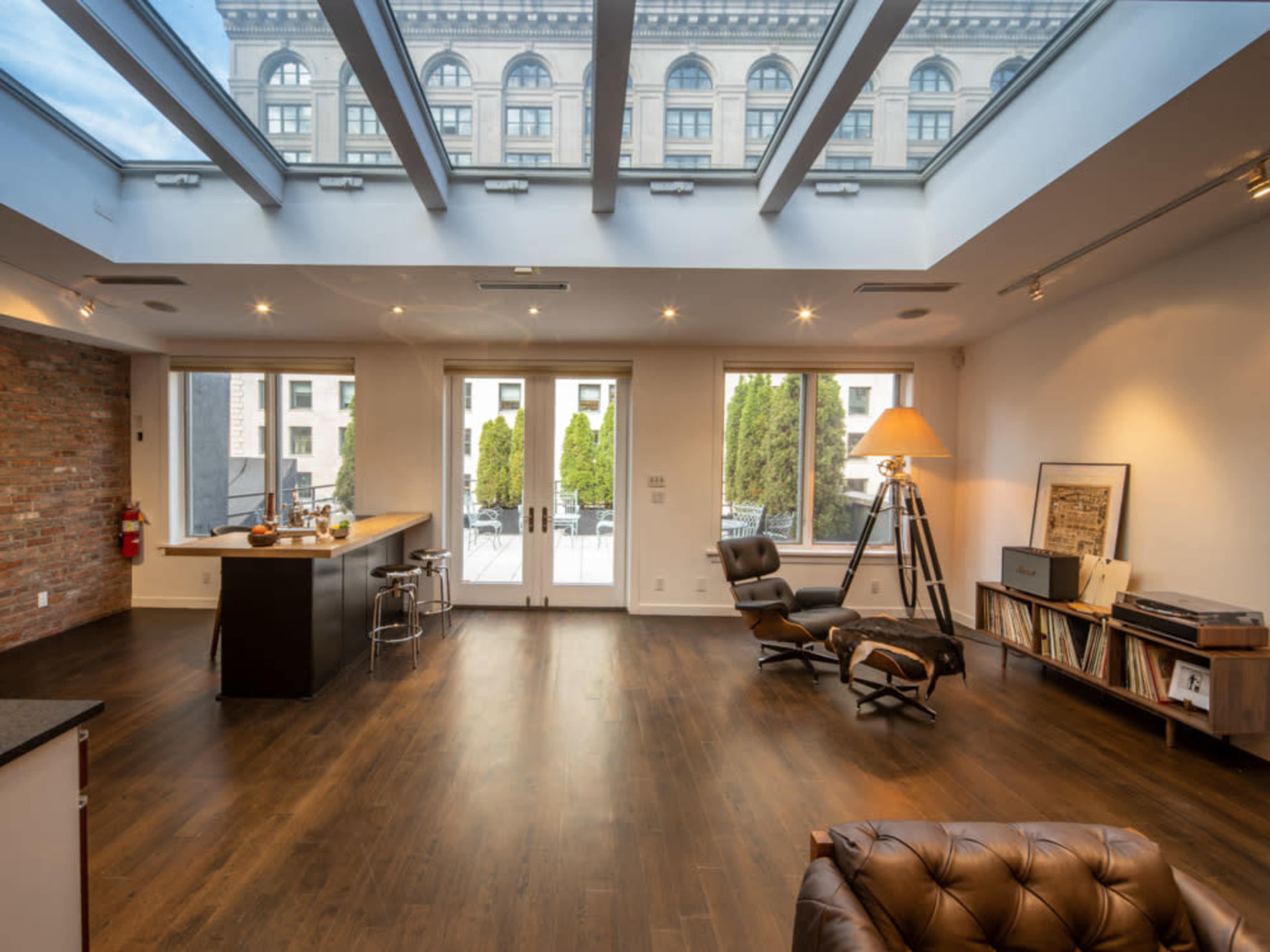 Natural Daylight Penthouse for Filmed Interviews & Content Creation ...