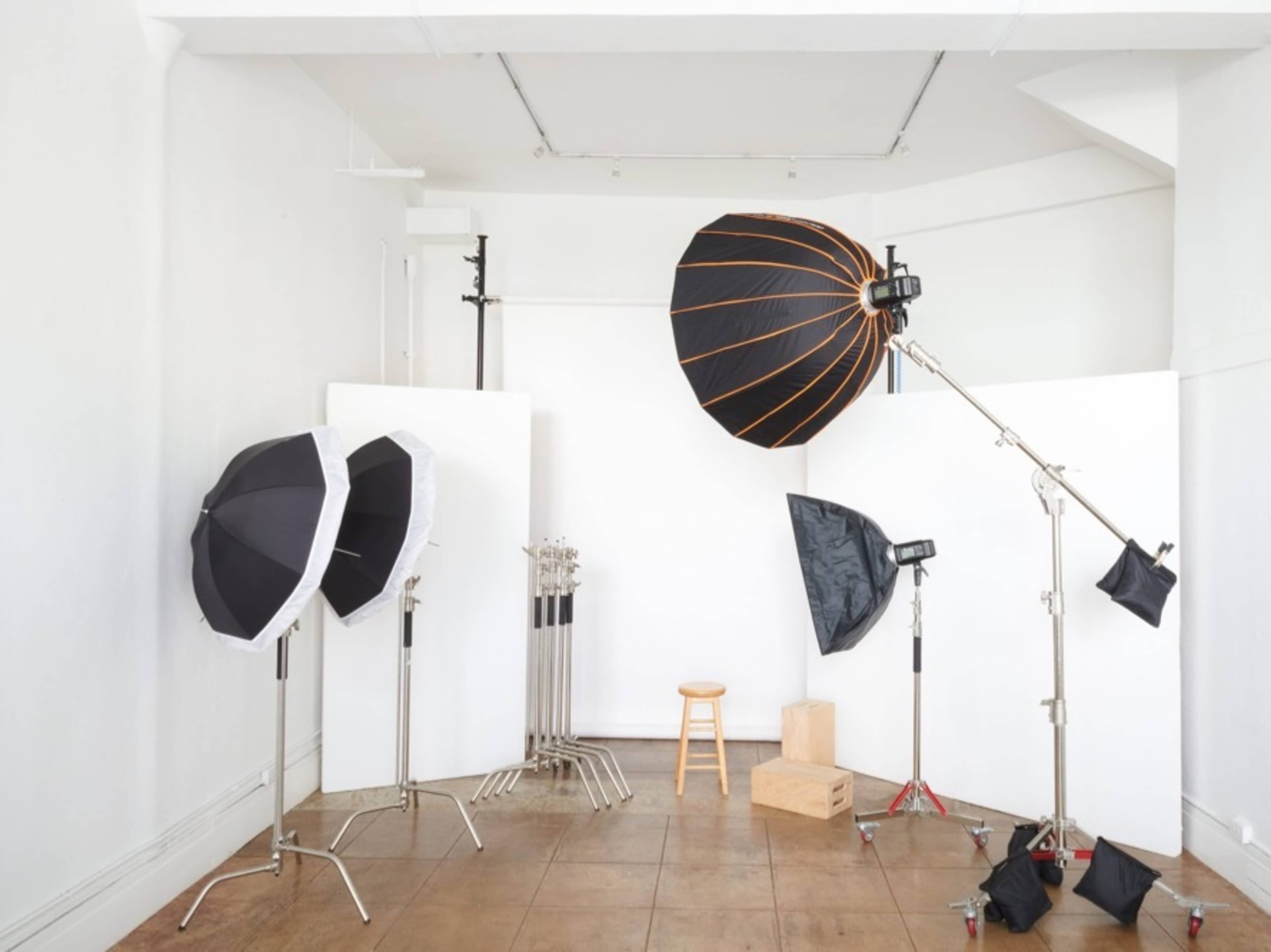 Lighting EG per hour