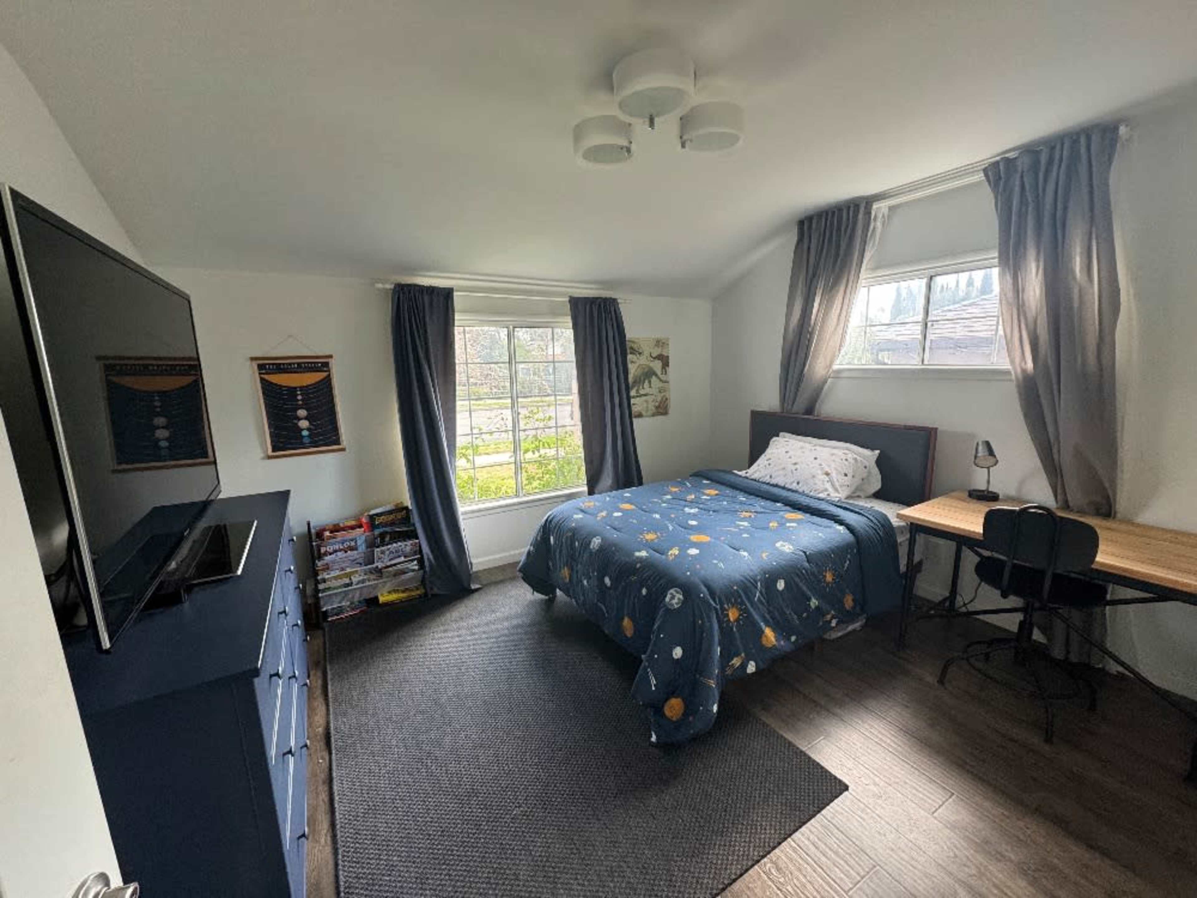 Young Adult / Kids Bedroom