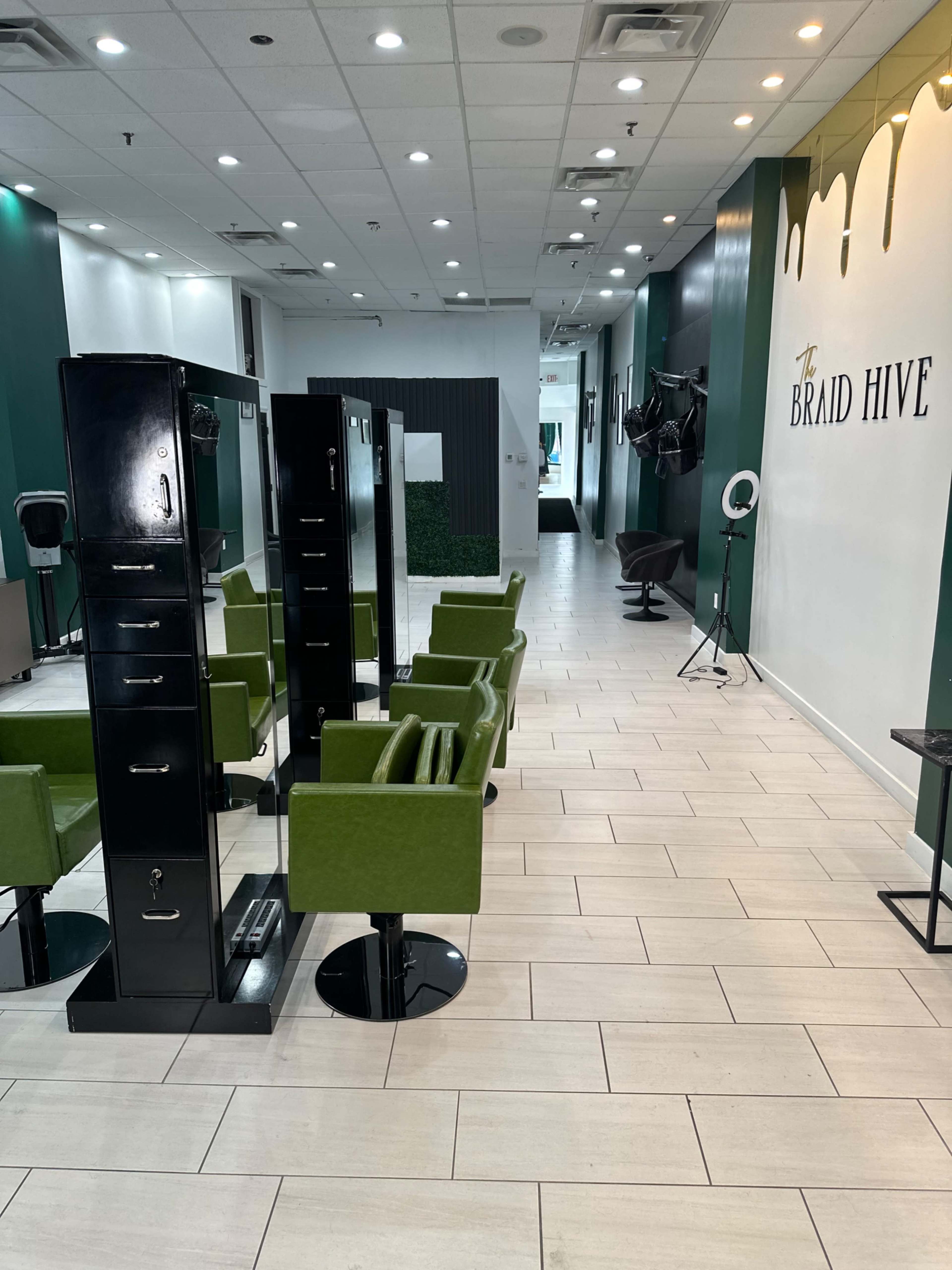 Versatile 1,000+ Sq Ft Studio with Stage – Perfect for Workshops, Beauty Events, and Celebrations. Image in Millburn, Millburn, NJ