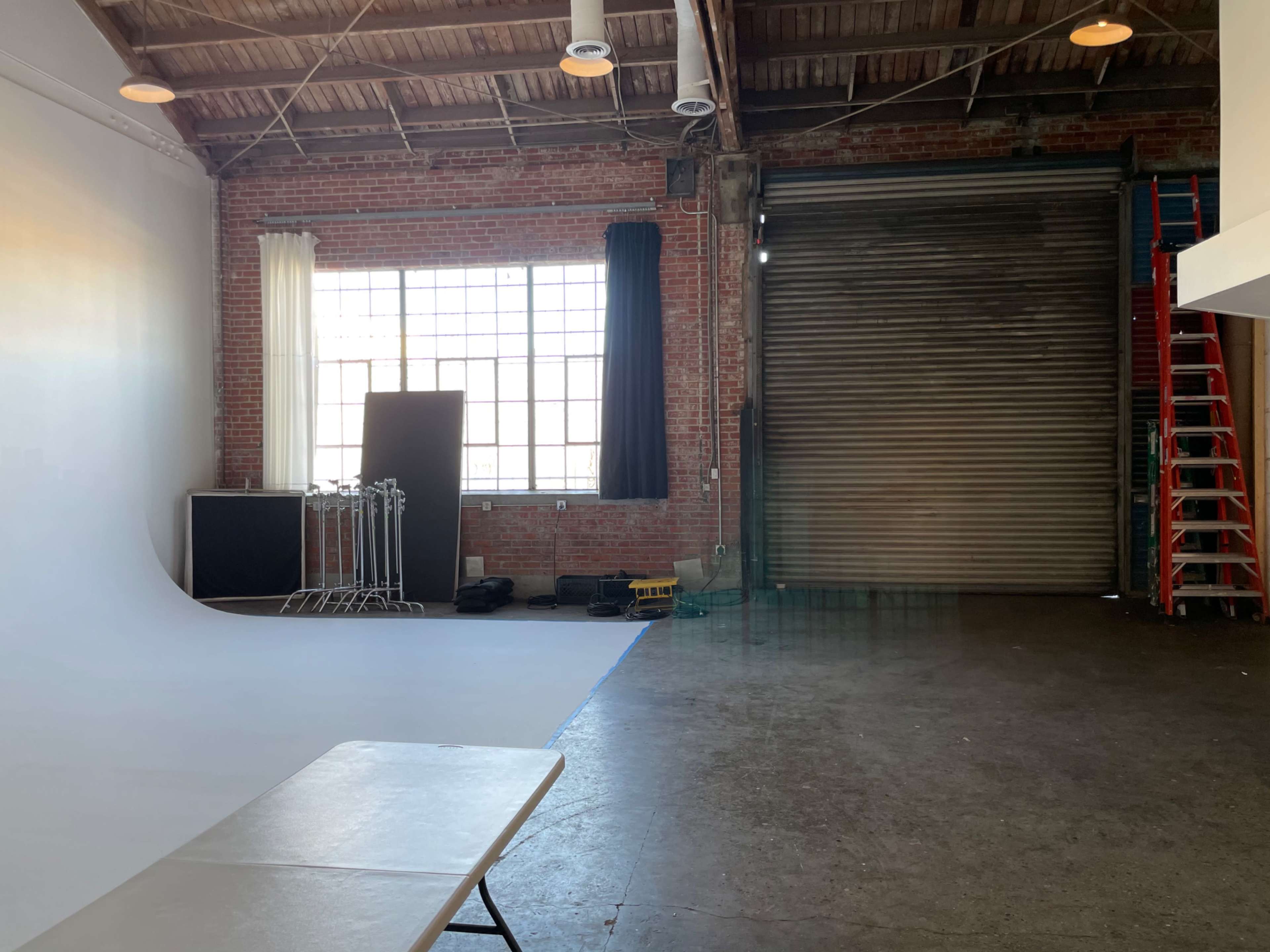 Amazing AFFORDABLE Photo / Video studio in DOWNTOWN LOS ANGELES! OFFERING HALF DAY RATES FOR  LOAD IN / DROP OFF PRIOR TO SHOOT DAY! COME ON BY:)!! Image in Central LA, Los Angeles, CA