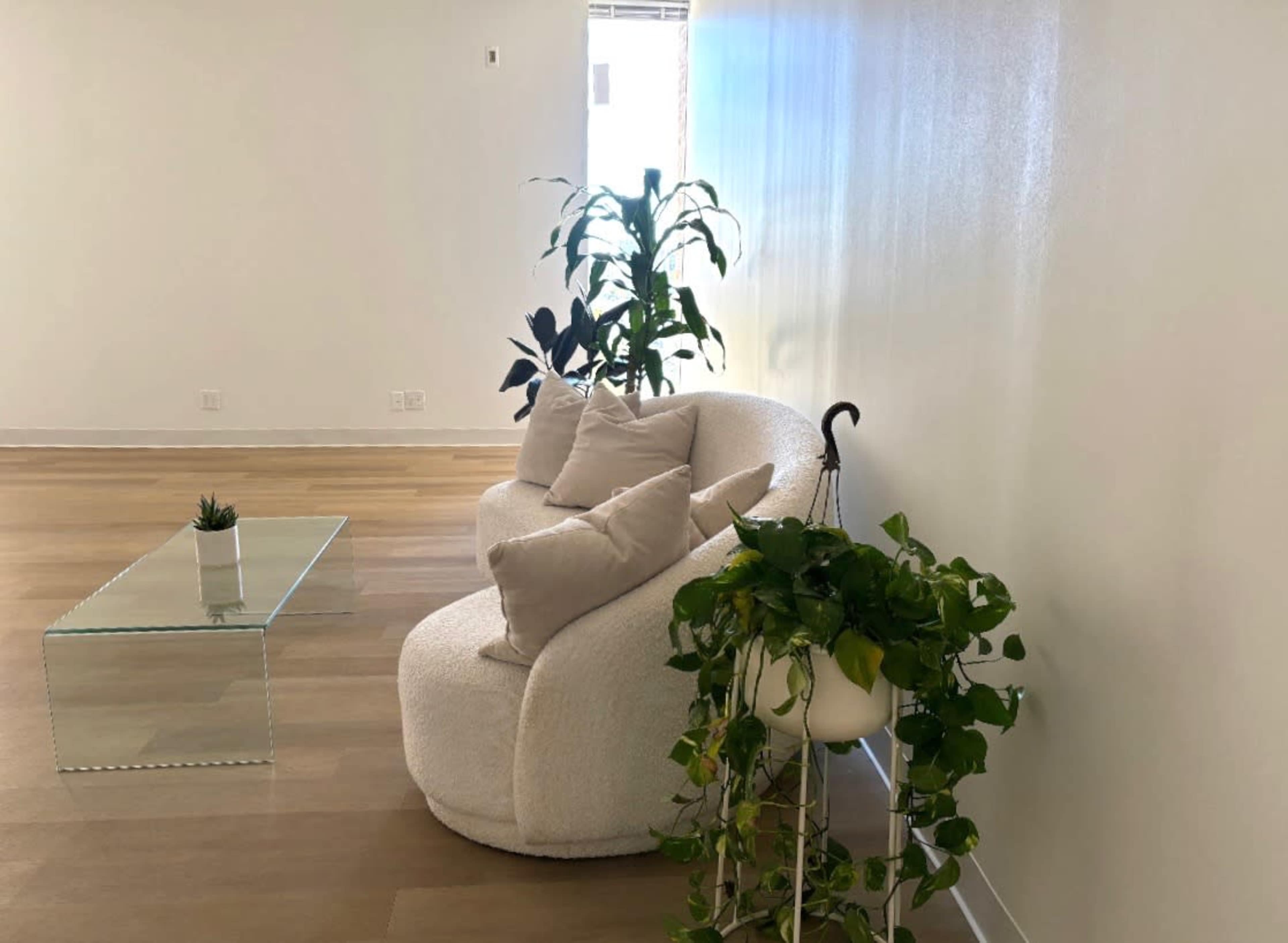 Galleria studio with Natural Lighting Image in Greenway / Upper Kirby Area, Houston, TX