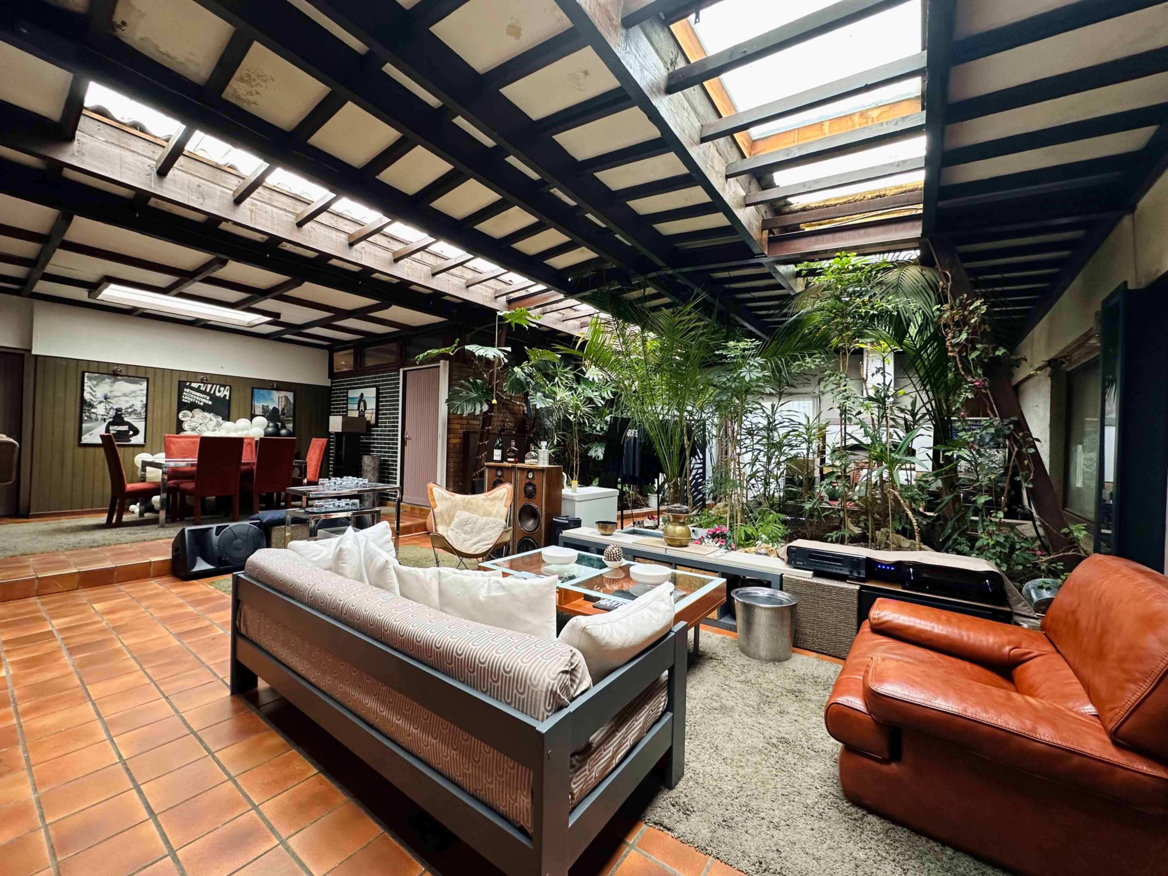 Maison d’architecte atypique et spacieuse , de plein pied , avec magnifique jardin d’hiver Image in , Villeparisis, 
