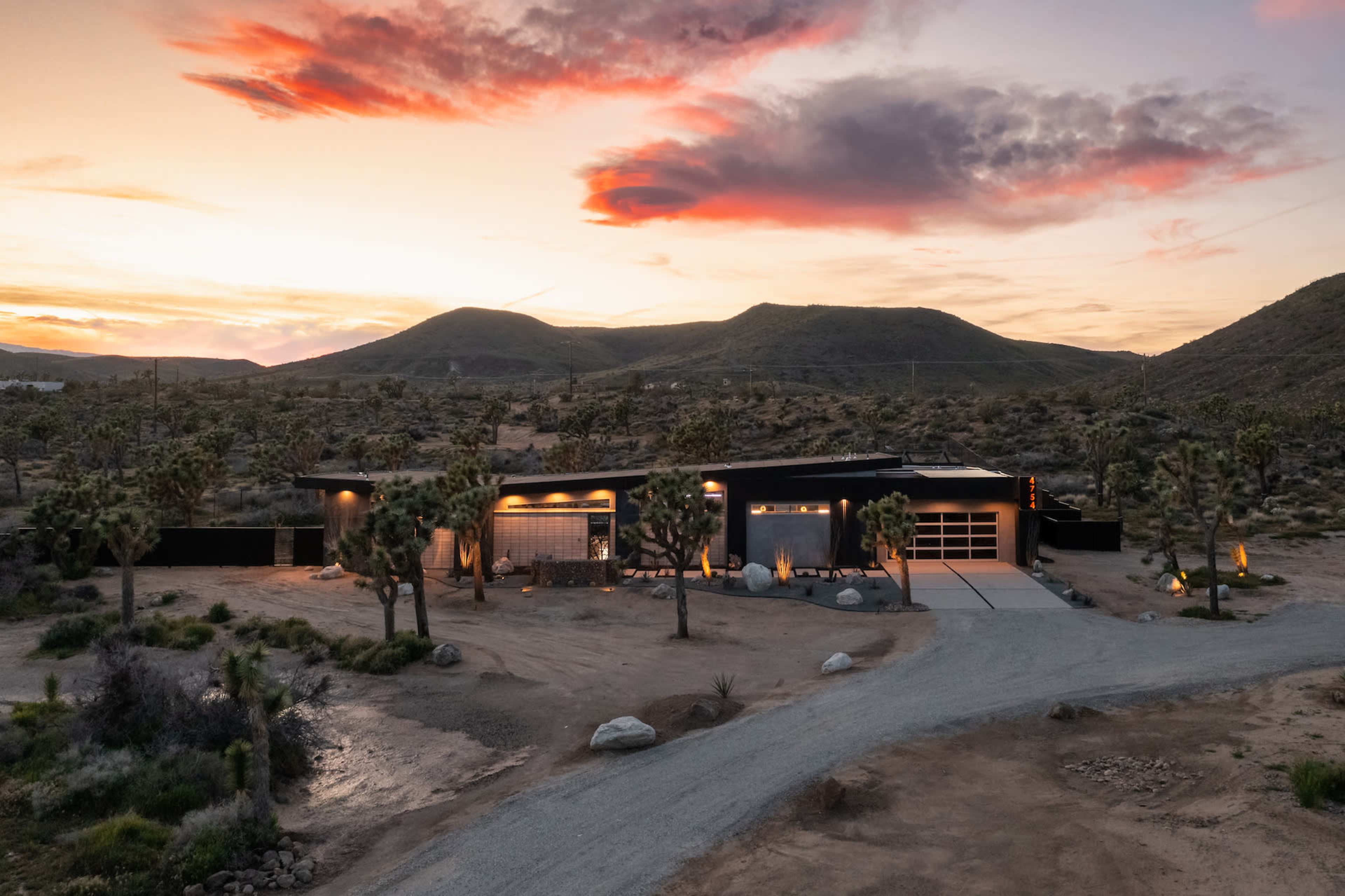 Dragonfly by Fieldtrip | Luxe Oasis w Resort Pool Image in Yucca Valley, Yucca Valley, CA