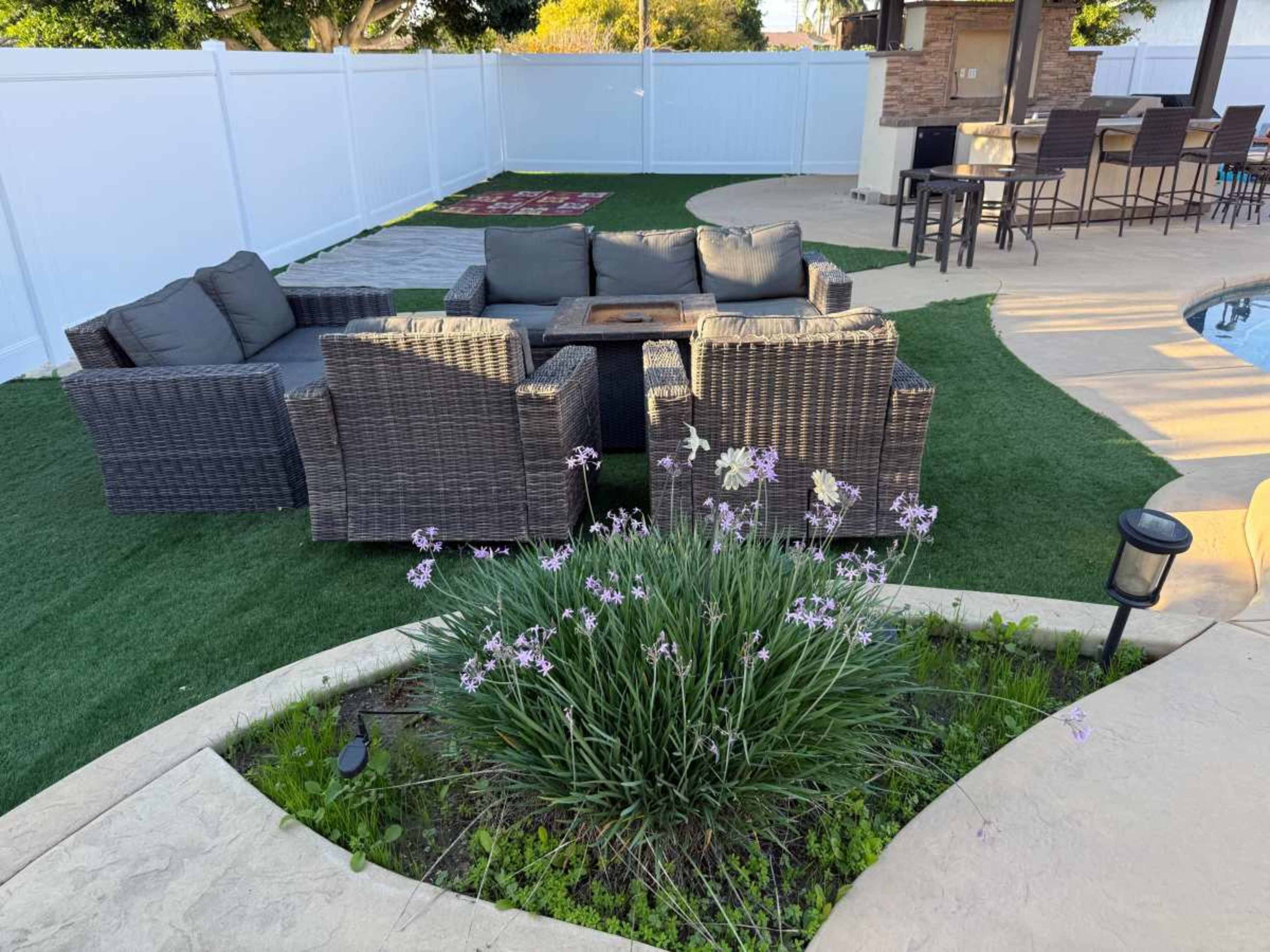 🌴 Spacious Backyard Oasis with Pool, Basketball CourtCourt & Outdoor ...