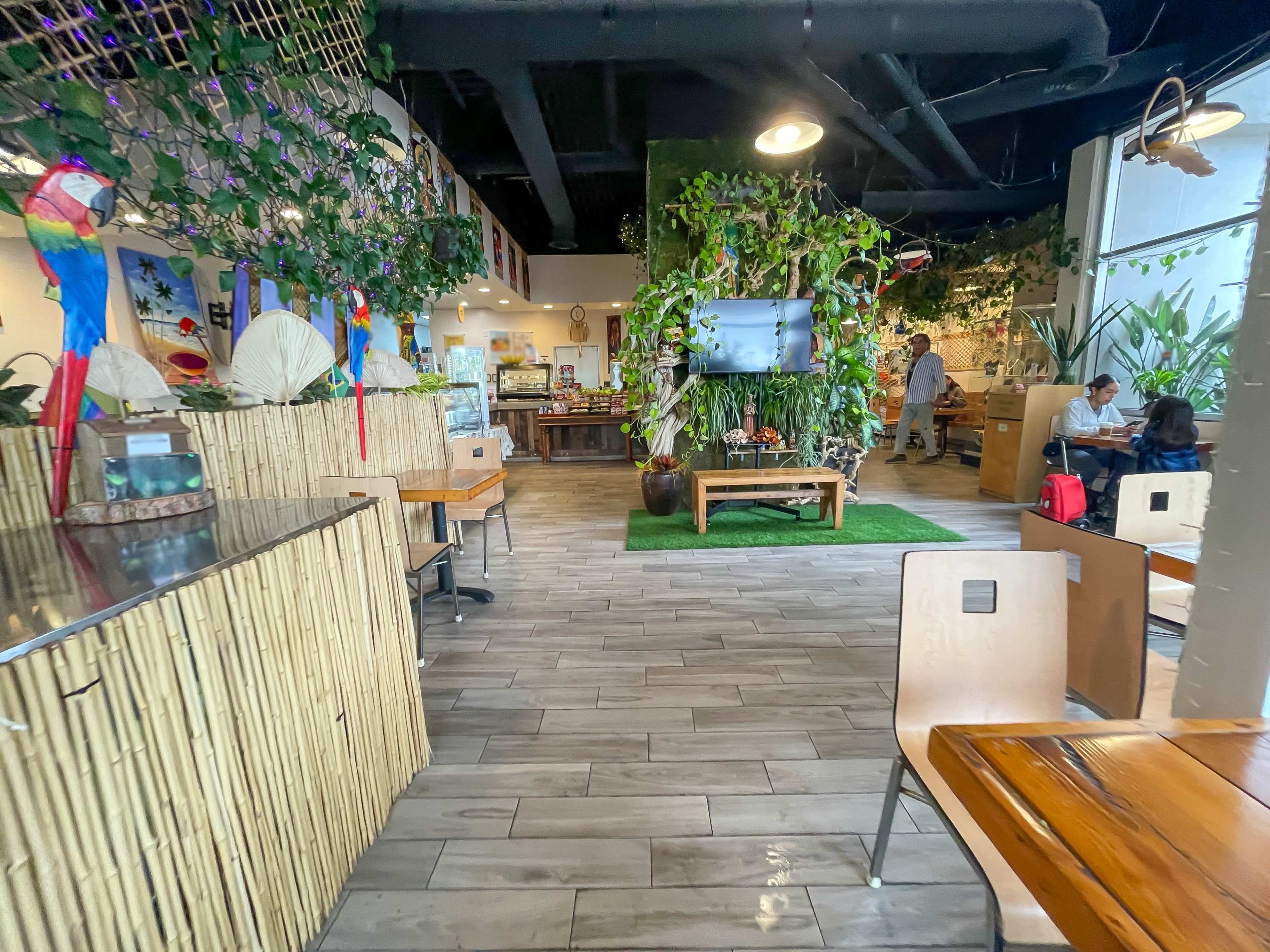 Spacious Tropical Cafe Image in North Hollywood, North Hollywood, CA
