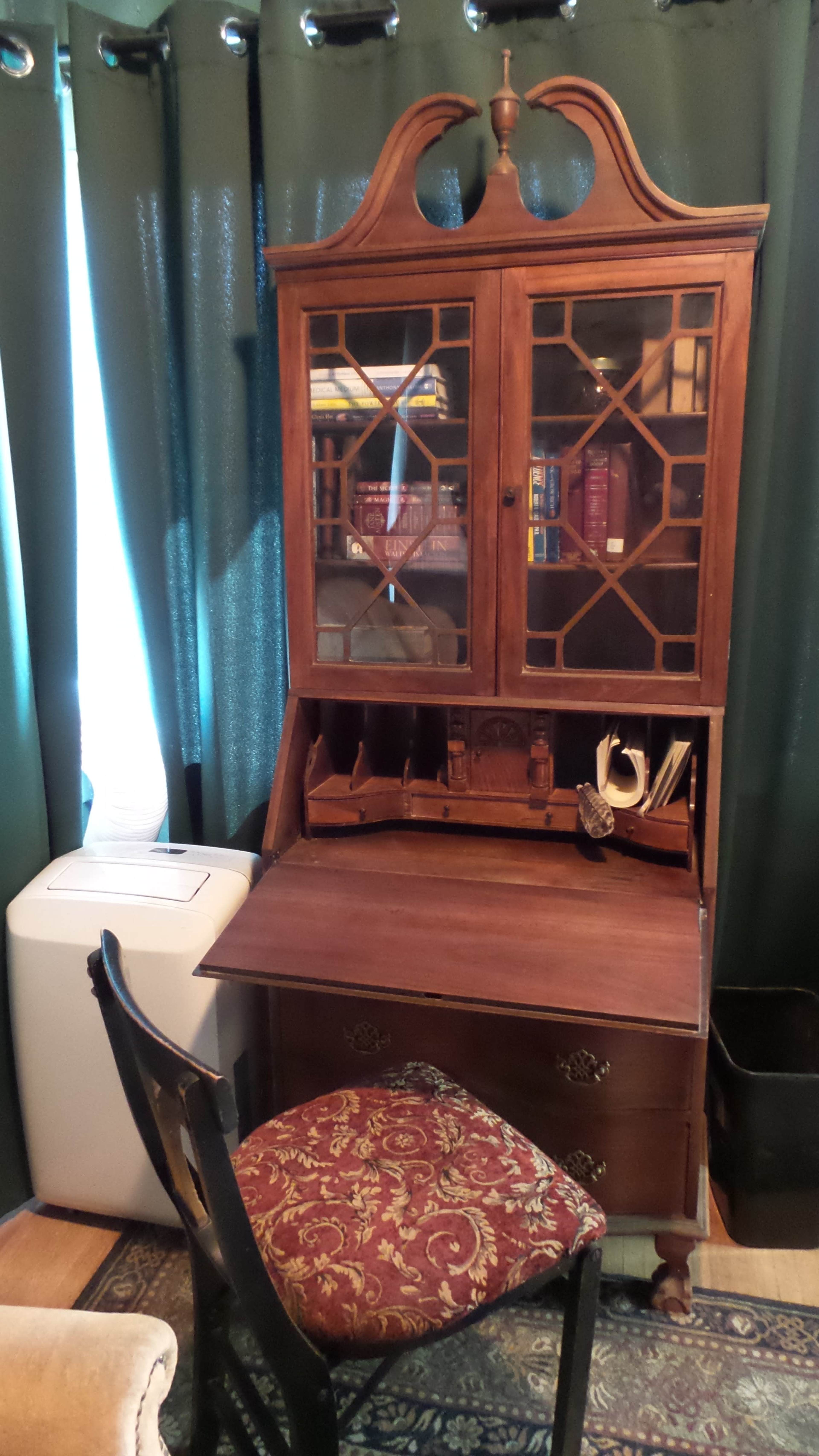 Cozy Dark Academia Office Image in Whittier, whittier, CA