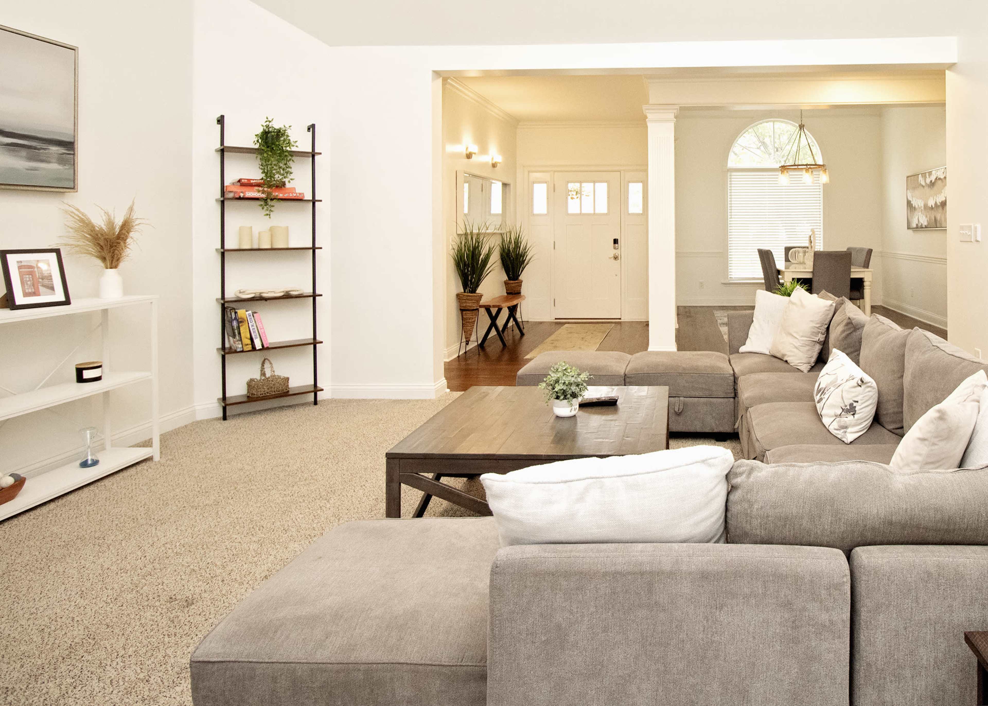 Spacious 6-Bedroom Lakeside Retreat with Stunning Views and Ample Outdoor Space Image in Hendersonville, Hendersonville, TN