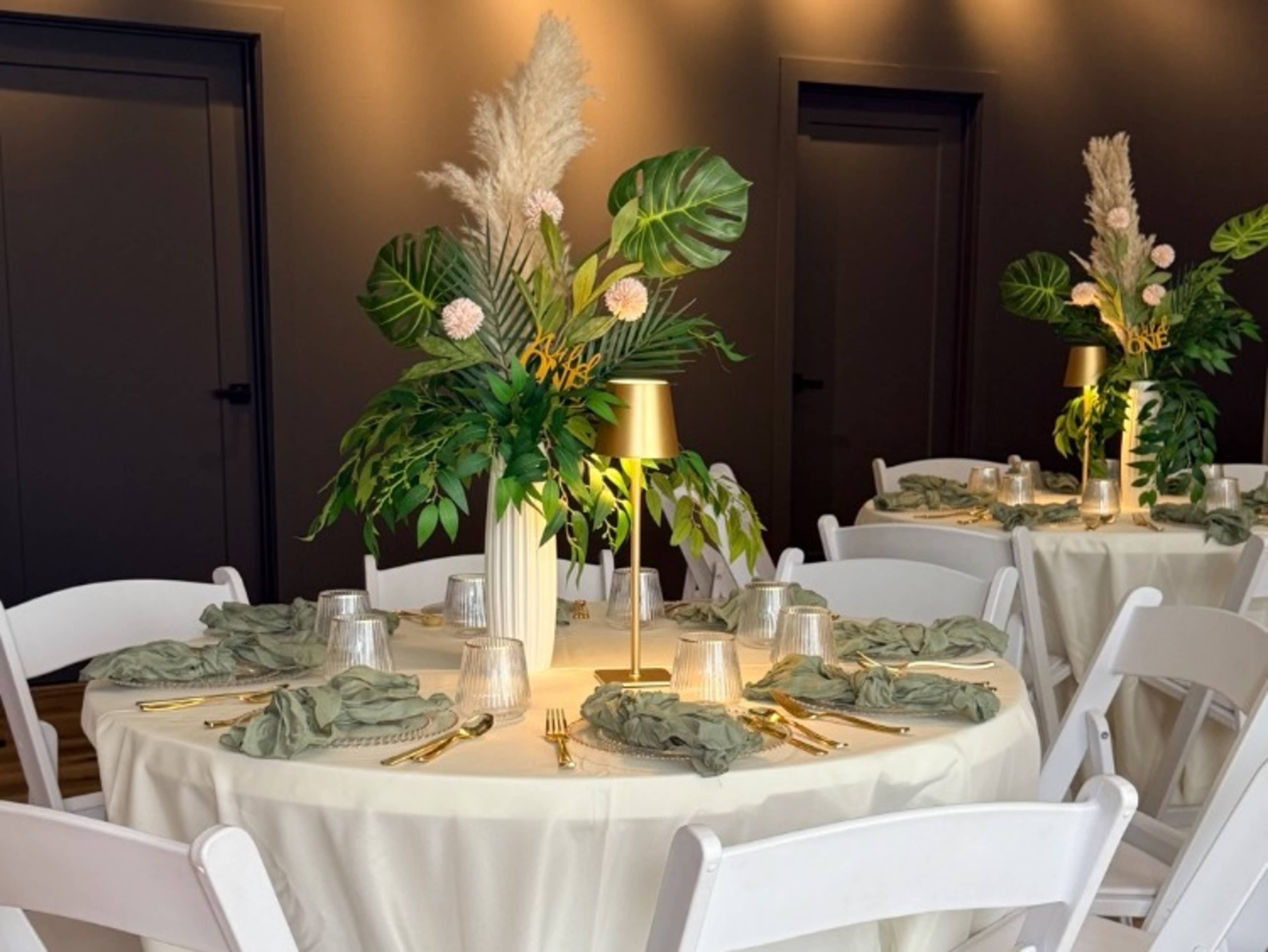 Table Décor | Round Table package for 8 Guests