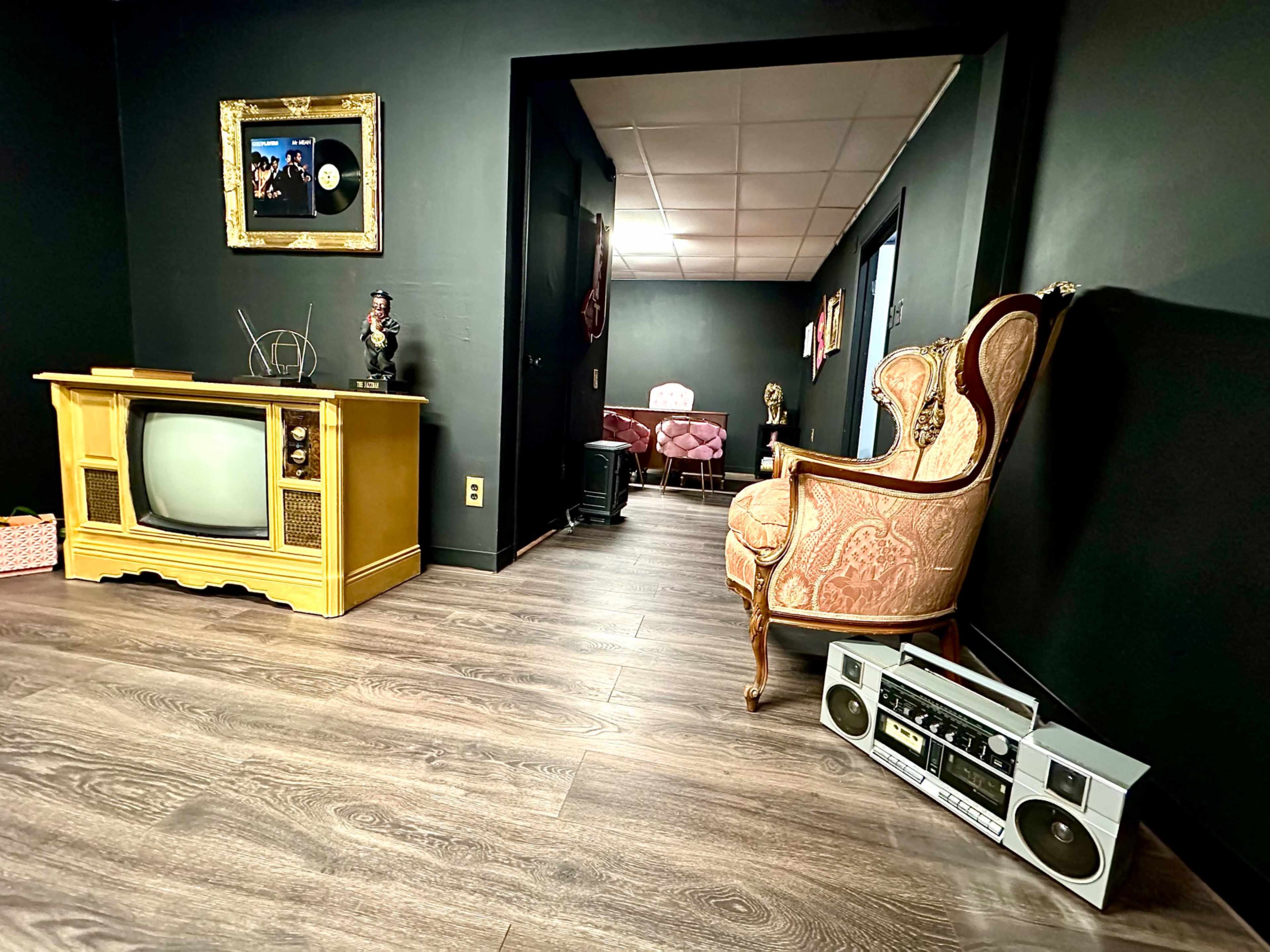 Houston's Unique Creative Space centrally located great for photo/video shoots, pod cast, and meetings ! Image in Westside, Houston, TX