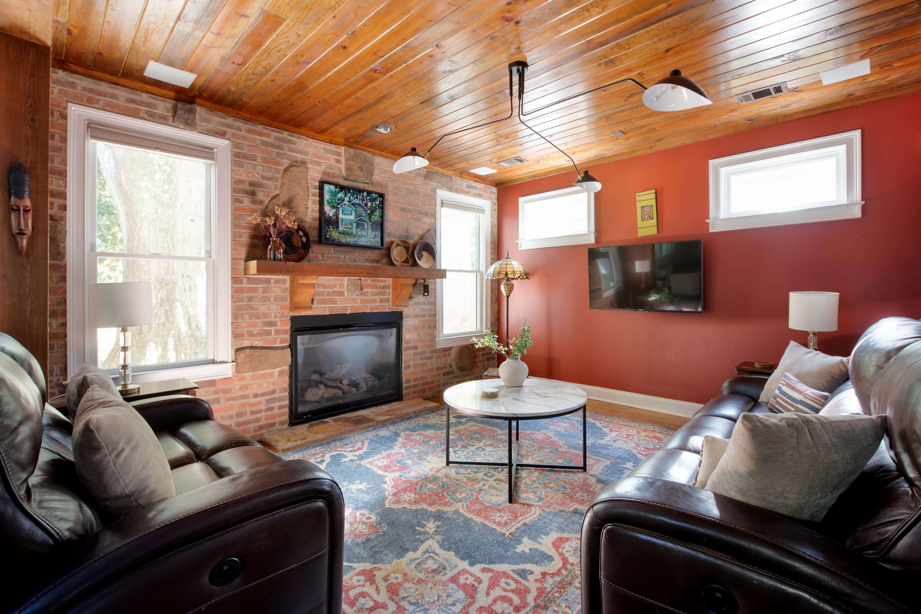 Silver Stallion - NEW! Designer Gem, Office & Yard Image in Kirkwood, Atlanta, GA