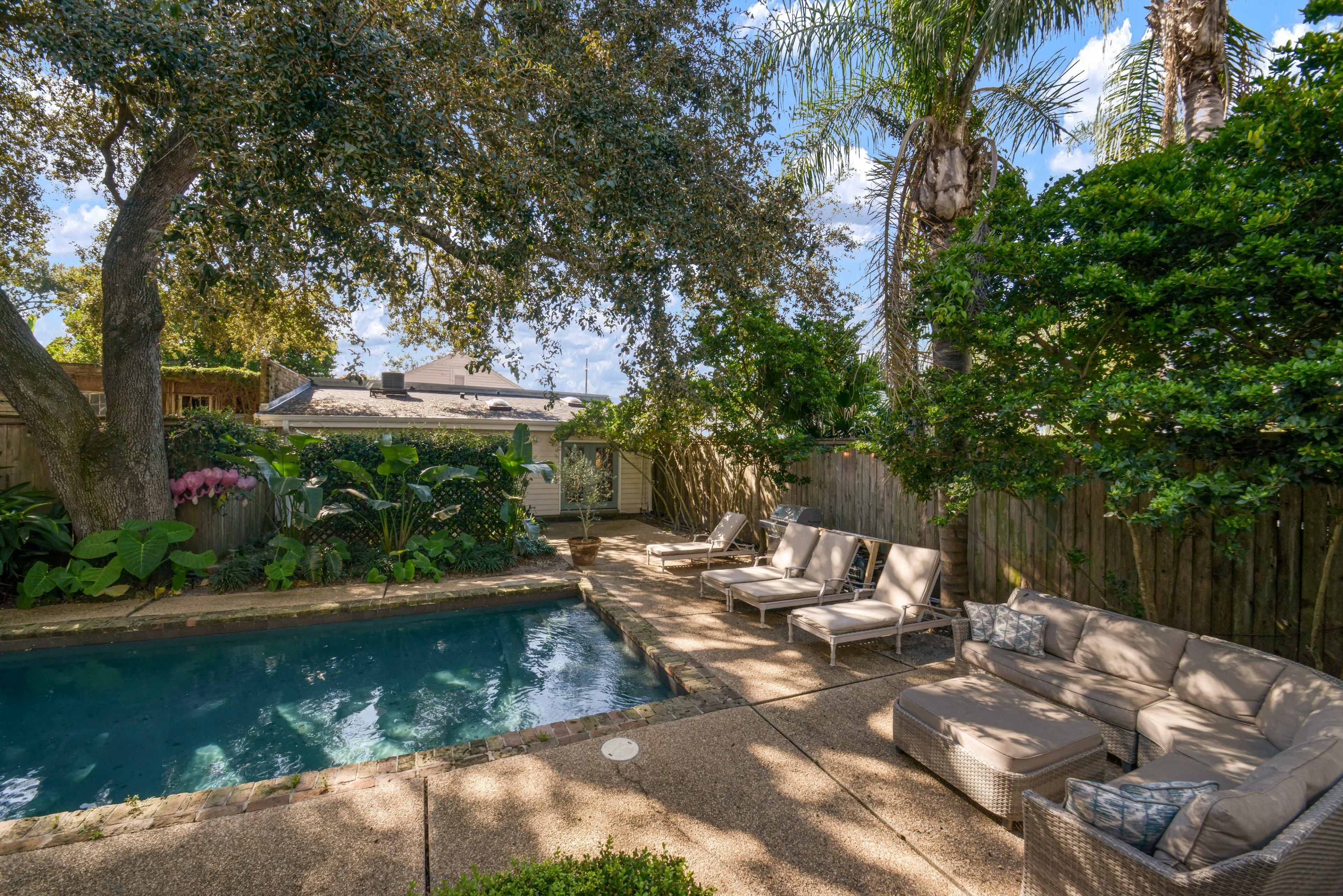 Monet des Chênes – Historic Greek Revival Oasis in the Irish Channel Image in East Riverside, New Orleans, LA