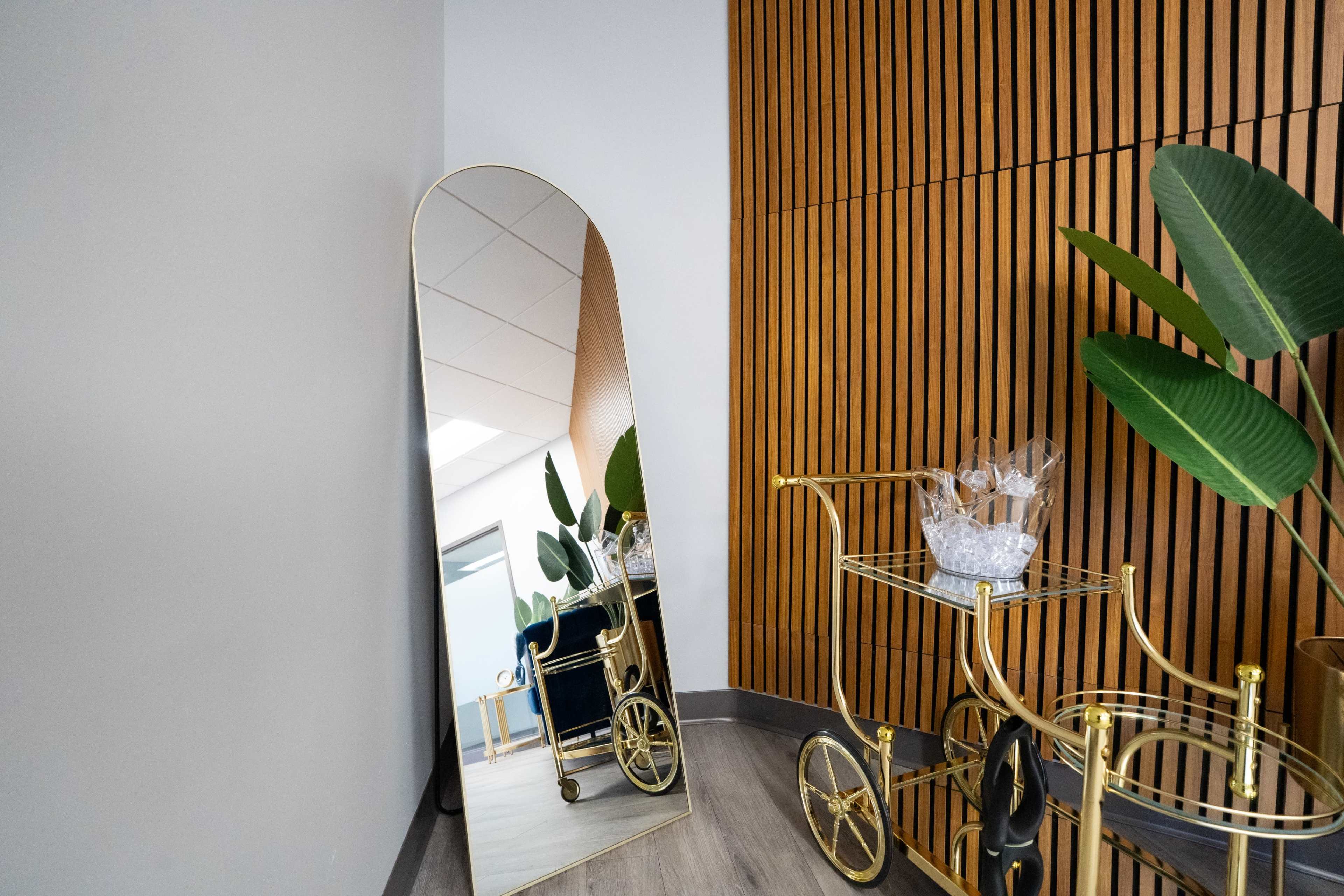 Sleek Glam Station With Lighting Image in Woodlawn, Baltimore, MD